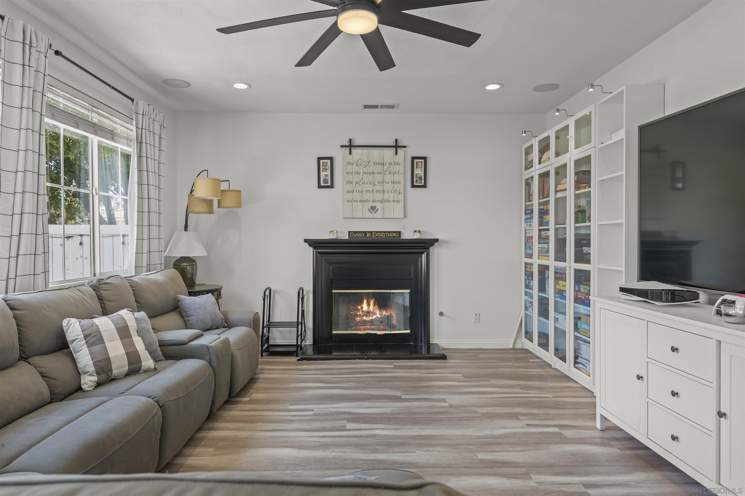 Detail Gallery Image 18 of 47 For 1238  Silver Hawk Way, Chula Vista,  CA 91915 - 6 Beds | 4 Baths