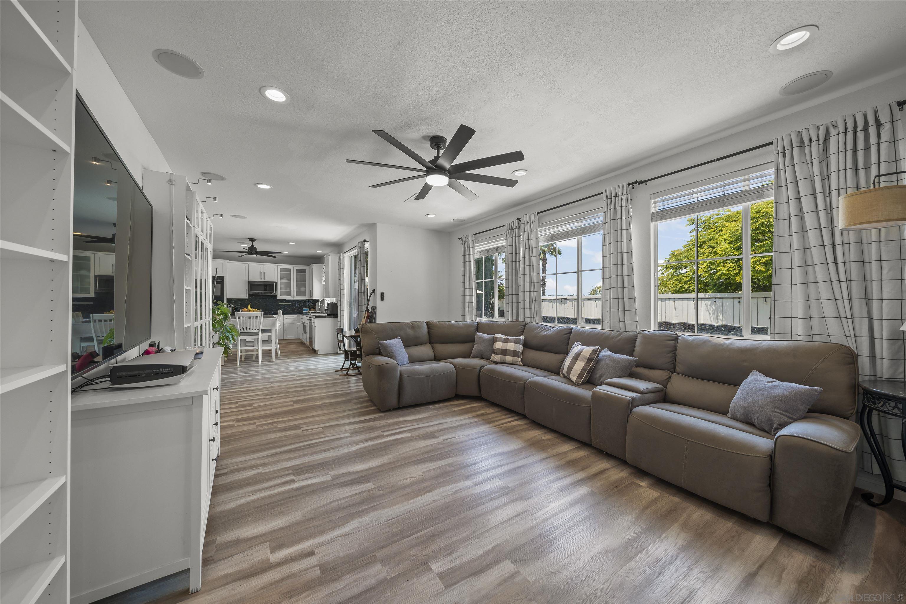 Detail Gallery Image 29 of 47 For 1238  Silver Hawk Way, Chula Vista,  CA 91915 - 6 Beds | 4 Baths