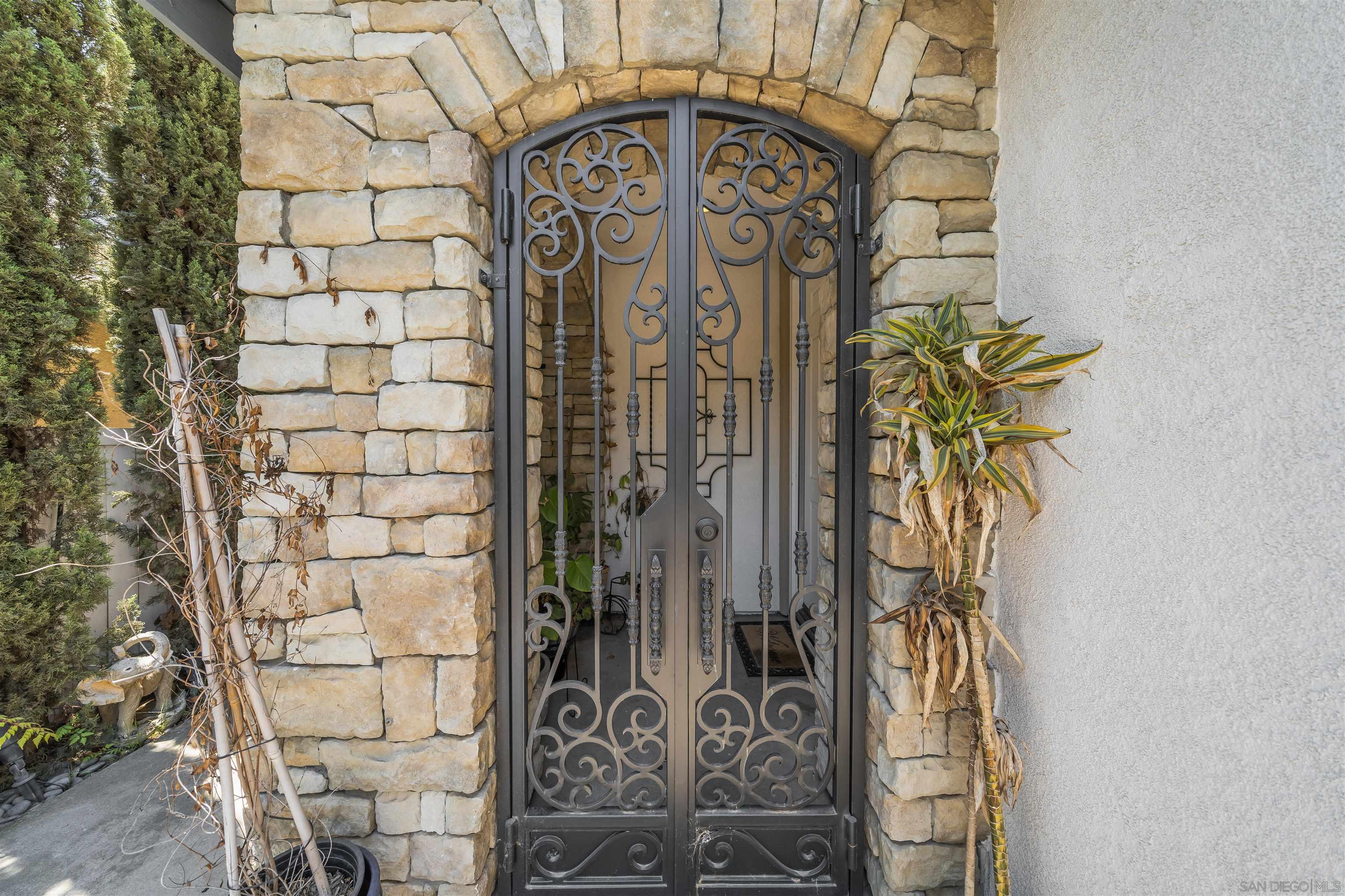 Detail Gallery Image 4 of 47 For 1238  Silver Hawk Way, Chula Vista,  CA 91915 - 6 Beds | 4 Baths