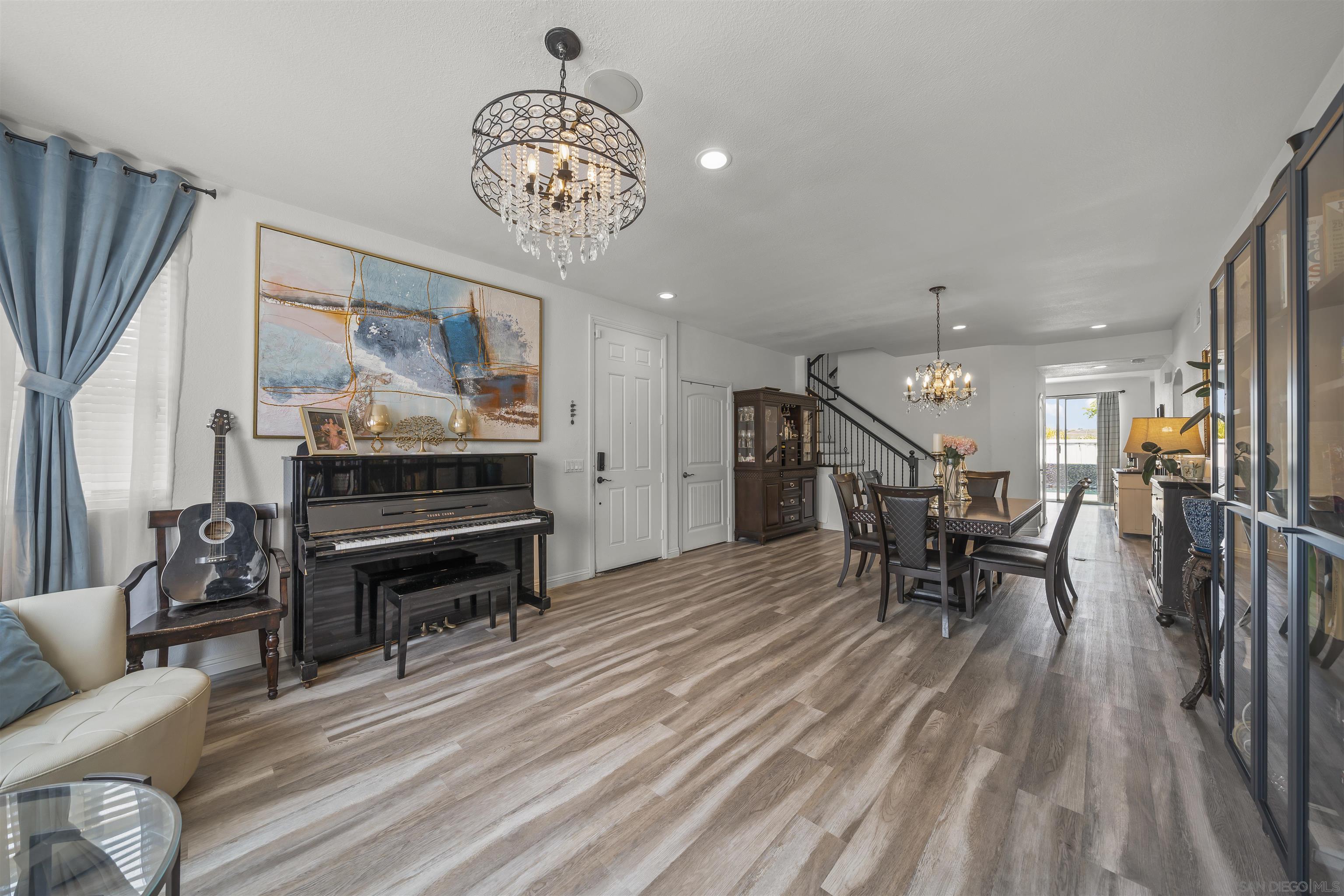 Detail Gallery Image 7 of 47 For 1238  Silver Hawk Way, Chula Vista,  CA 91915 - 6 Beds | 4 Baths