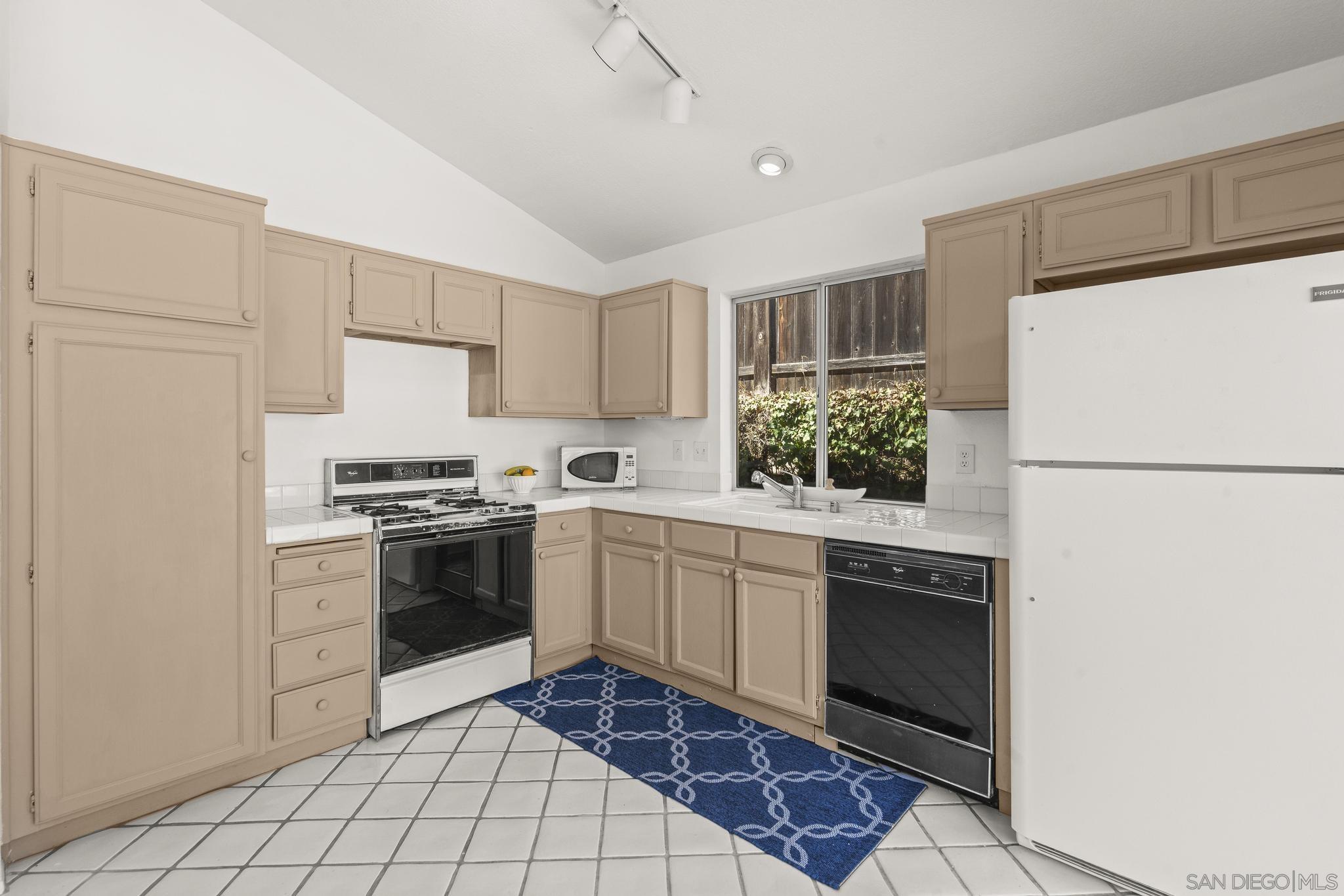 Detail Gallery Image 12 of 49 For 1487  Bay Meadows Dr, Alpine,  CA 91901 - 3 Beds | 2 Baths