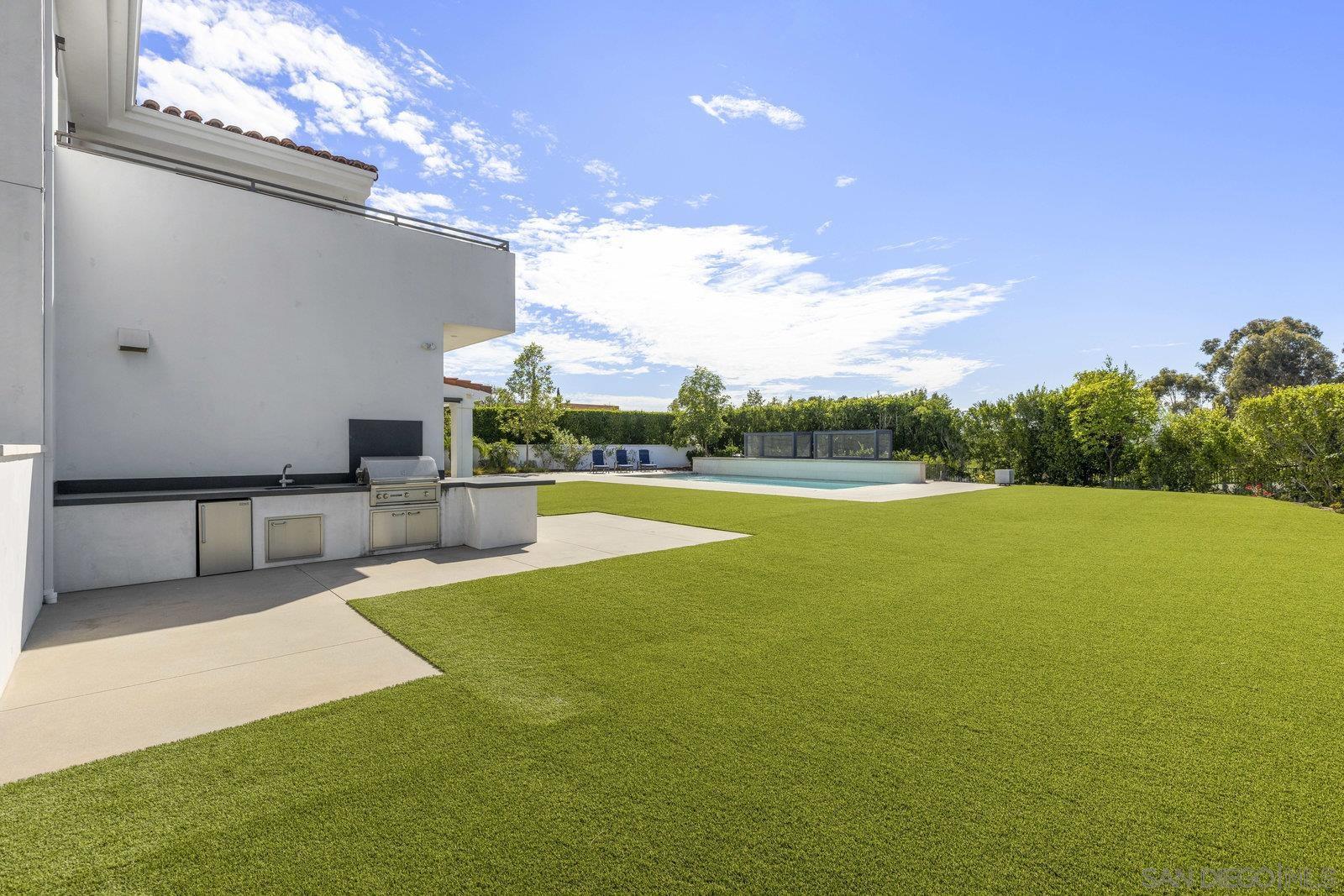 Detail Gallery Image 39 of 46 For 6370  Carmel View South, San Diego,  CA 92130 - 6 Beds | 6/1 Baths