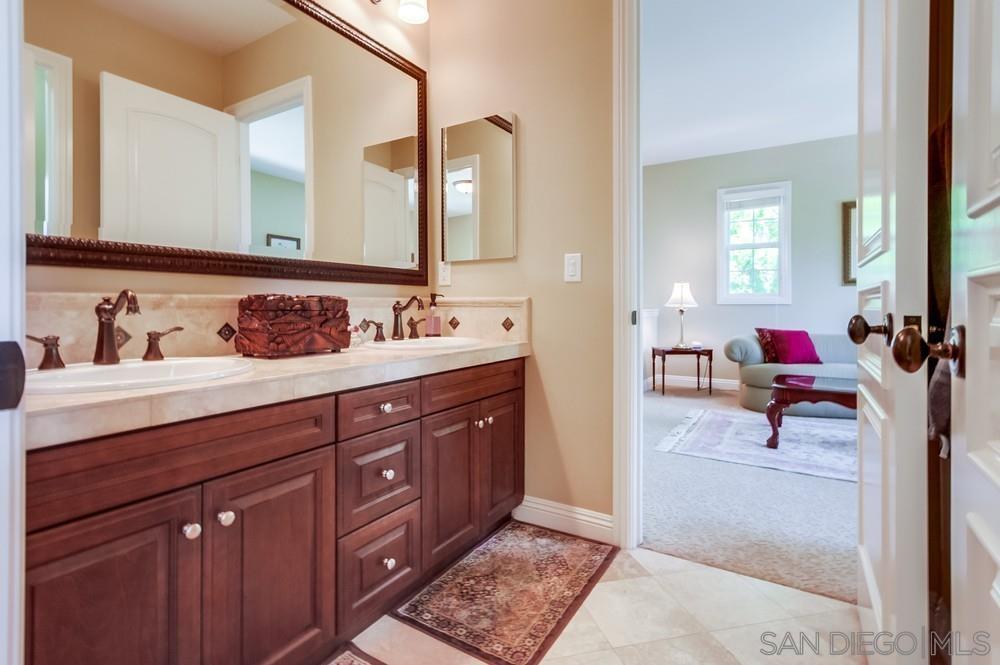 Detail Gallery Image 18 of 23 For 15609  Hayden Lake Place, San Diego,  CA 92127 - 14 Beds | 4/1 Baths