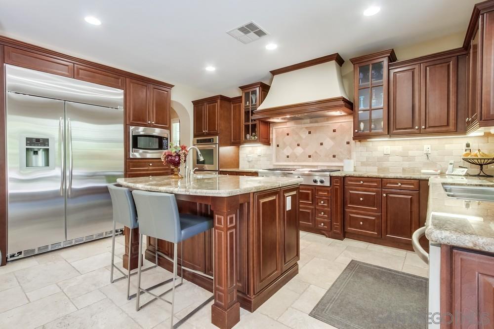 Detail Gallery Image 8 of 23 For 15609  Hayden Lake Place, San Diego,  CA 92127 - 14 Beds | 4/1 Baths