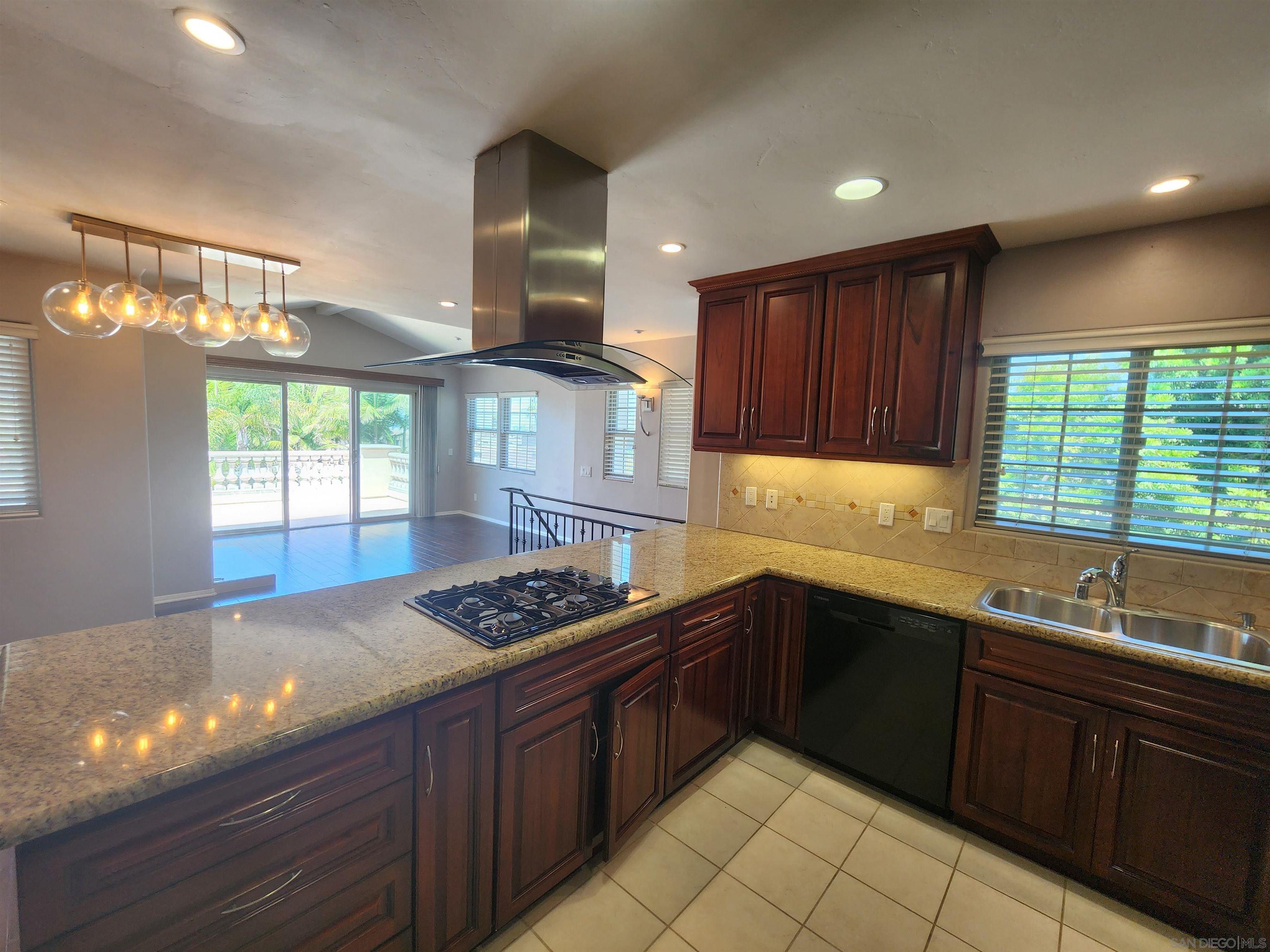 Detail Gallery Image 9 of 43 For 2265  Manchester, Cardiff By The Sea,  CA 92007 - 4 Beds | 4 Baths