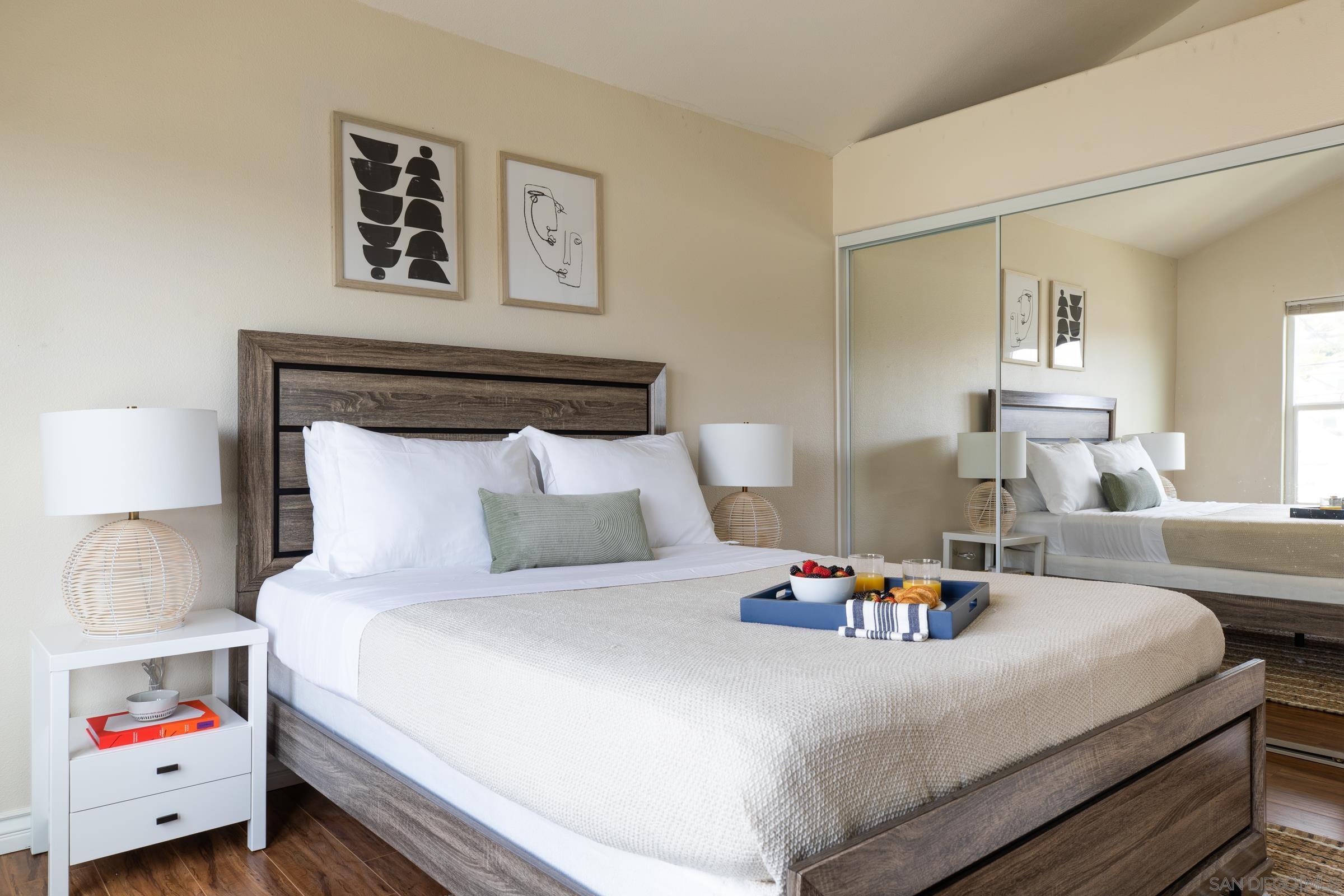 Detail Gallery Image 10 of 16 For 1612  Chalcedony, San Diego,  CA 92109 - 3 Beds | 3 Baths