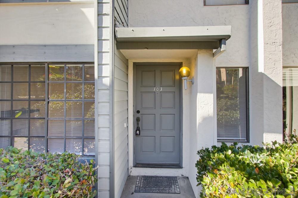 Detail Gallery Image 2 of 50 For 8868  Regents Rd  103, San Diego,  CA 92122 - 2 Beds | 2/1 Baths