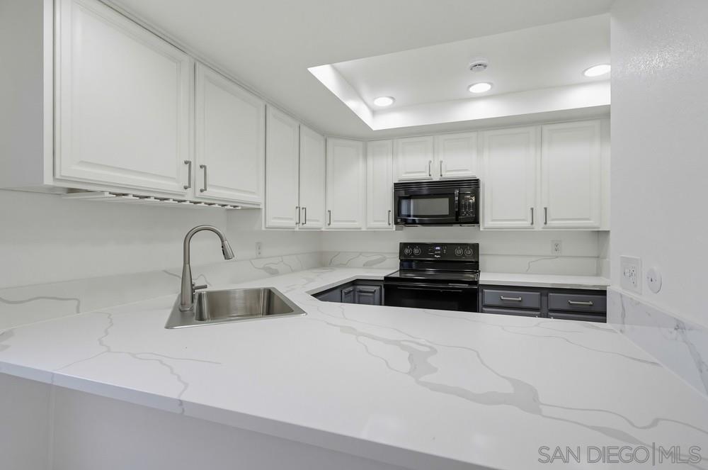 Detail Gallery Image 15 of 50 For 8868  Regents Rd  103, San Diego,  CA 92122 - 2 Beds | 2/1 Baths