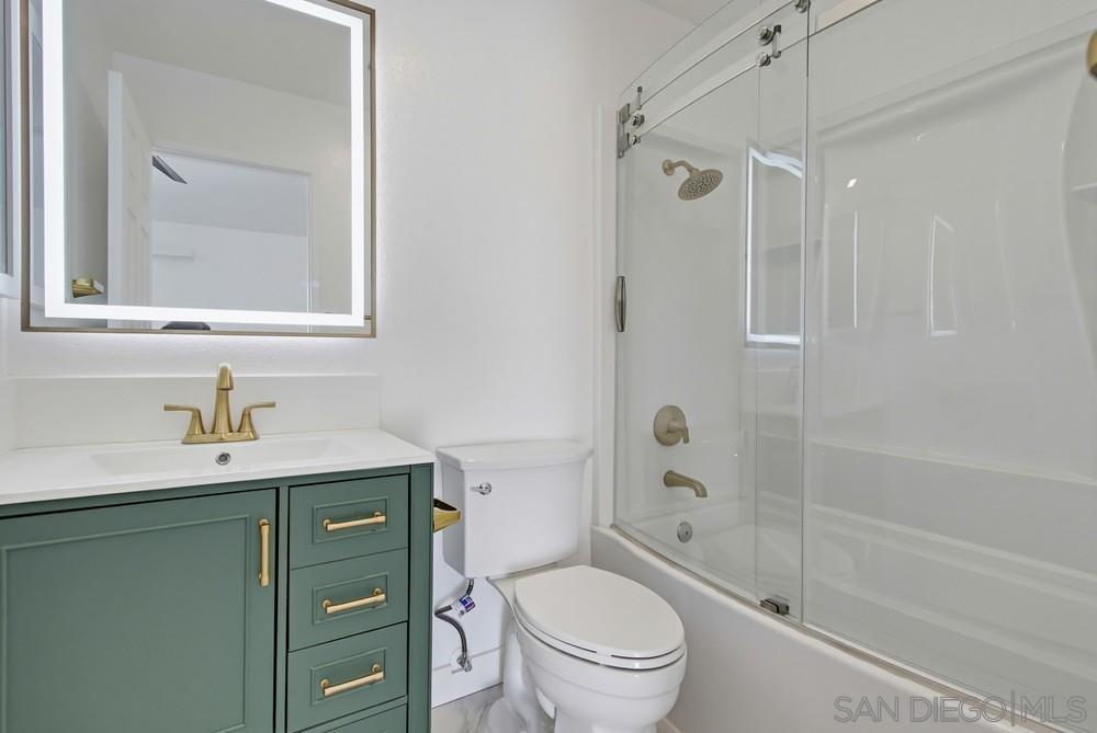 Detail Gallery Image 27 of 50 For 8868  Regents Rd  103, San Diego,  CA 92122 - 2 Beds | 2/1 Baths