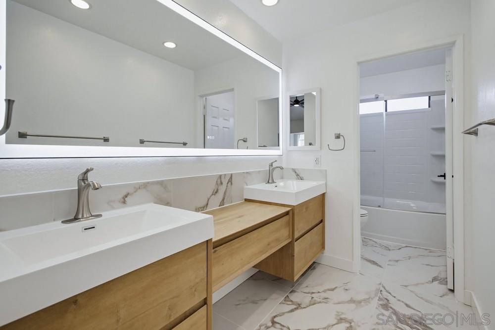 Detail Gallery Image 35 of 50 For 8868  Regents Rd  103, San Diego,  CA 92122 - 2 Beds | 2/1 Baths