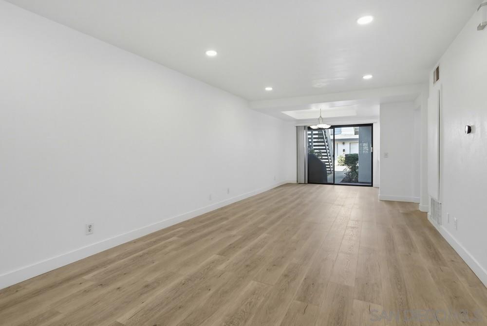 Detail Gallery Image 7 of 50 For 8868  Regents Rd  103, San Diego,  CA 92122 - 2 Beds | 2/1 Baths