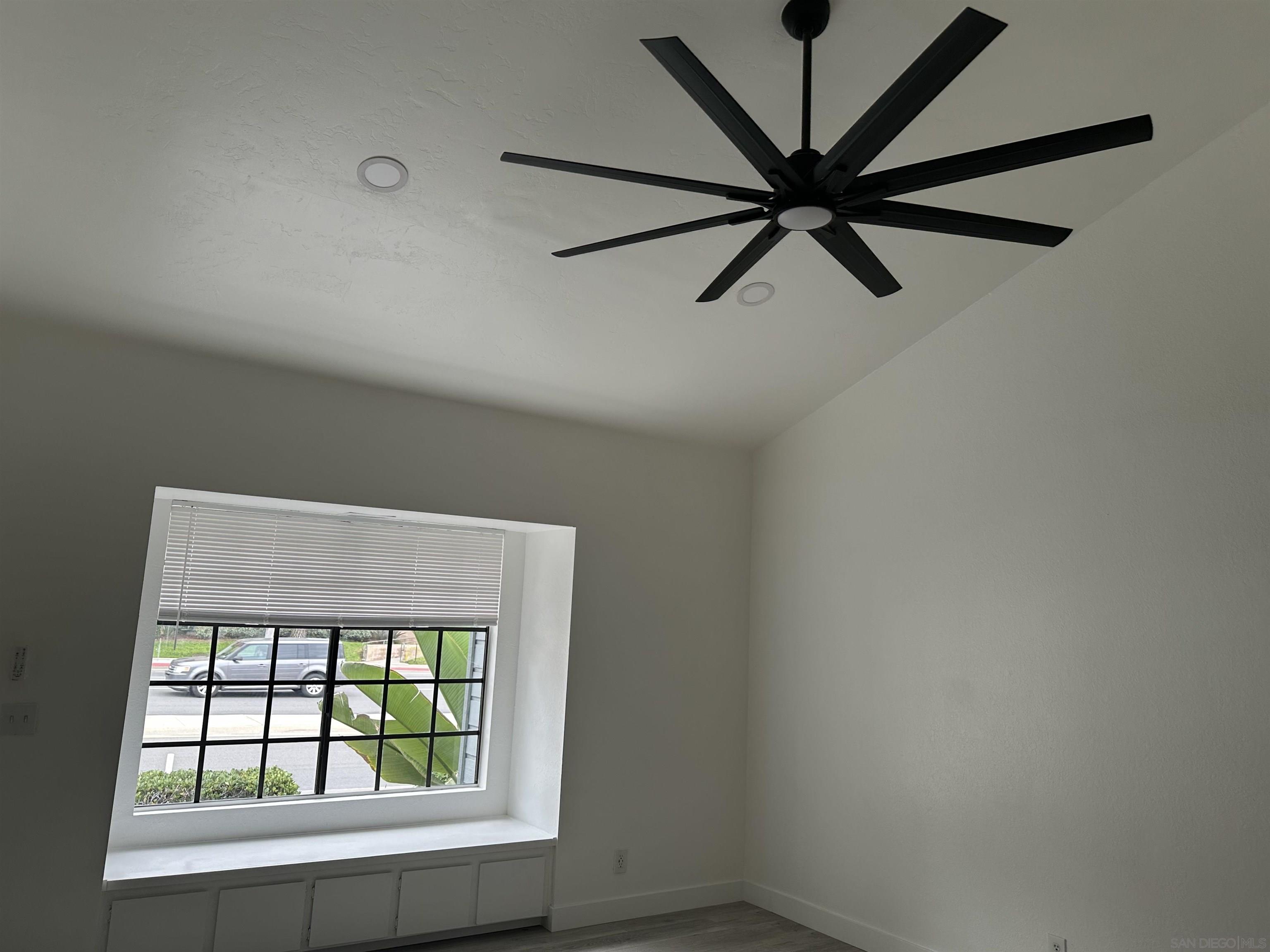 Detail Gallery Image 8 of 14 For 8868  Regents Rd  103, San Diego,  CA 92122 - 2 Beds | 2/1 Baths