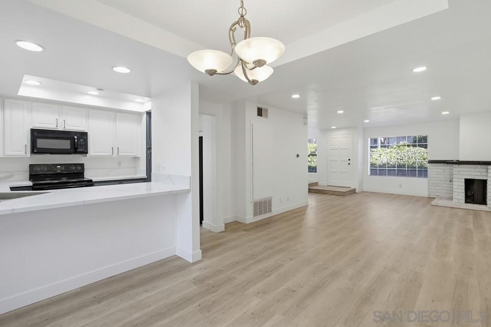 Detail Gallery Image 10 of 50 For 8868  Regents Rd  103, San Diego,  CA 92122 - 2 Beds | 2/1 Baths