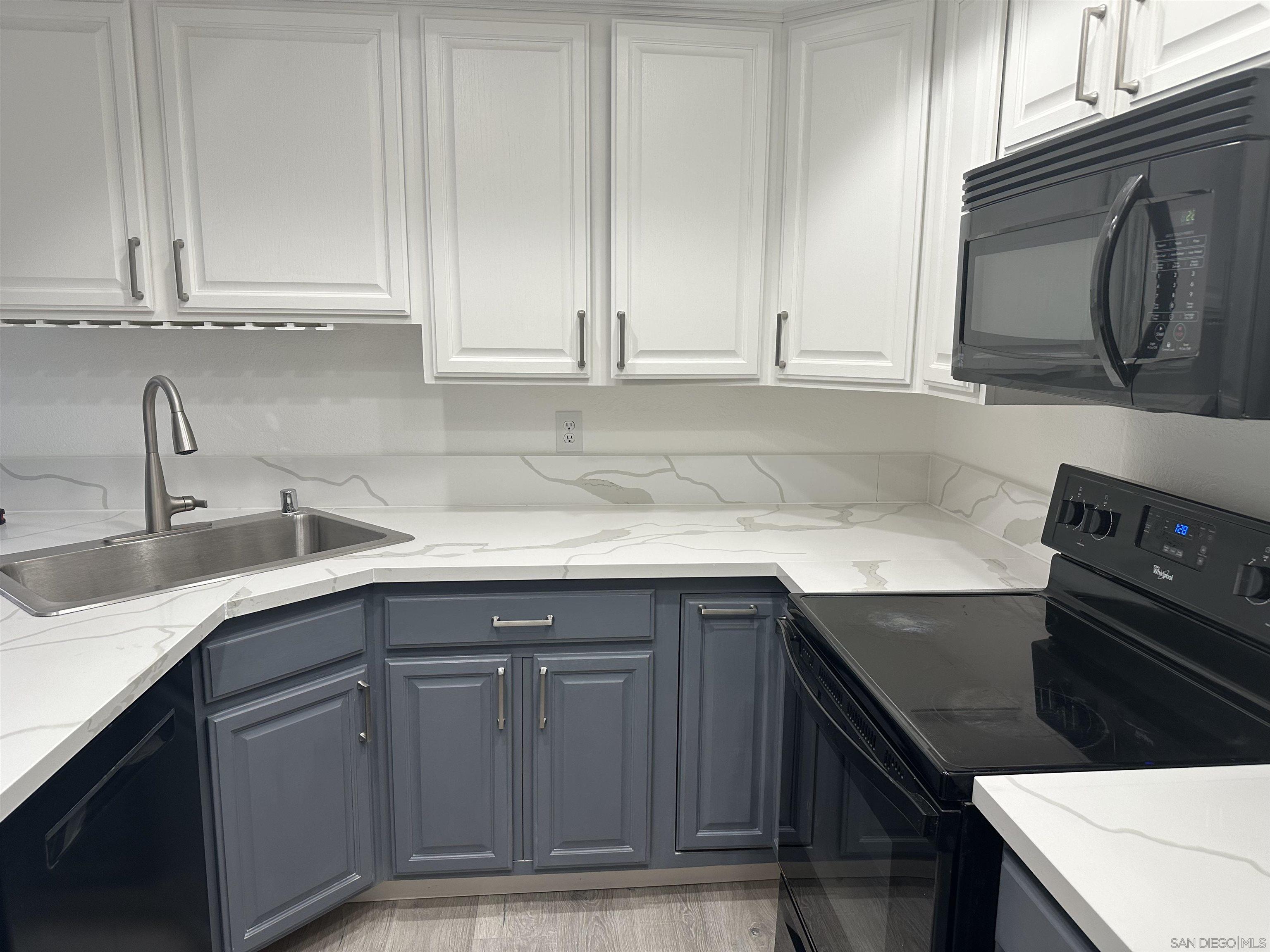 Detail Gallery Image 10 of 14 For 8868  Regents Rd  103, San Diego,  CA 92122 - 2 Beds | 2/1 Baths