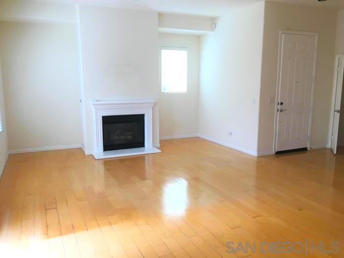 Detail Gallery Image 2 of 16 For 3872  Quarter Mile Drive, San Diego,  CA 92130 - 3 Beds | 2/1 Baths