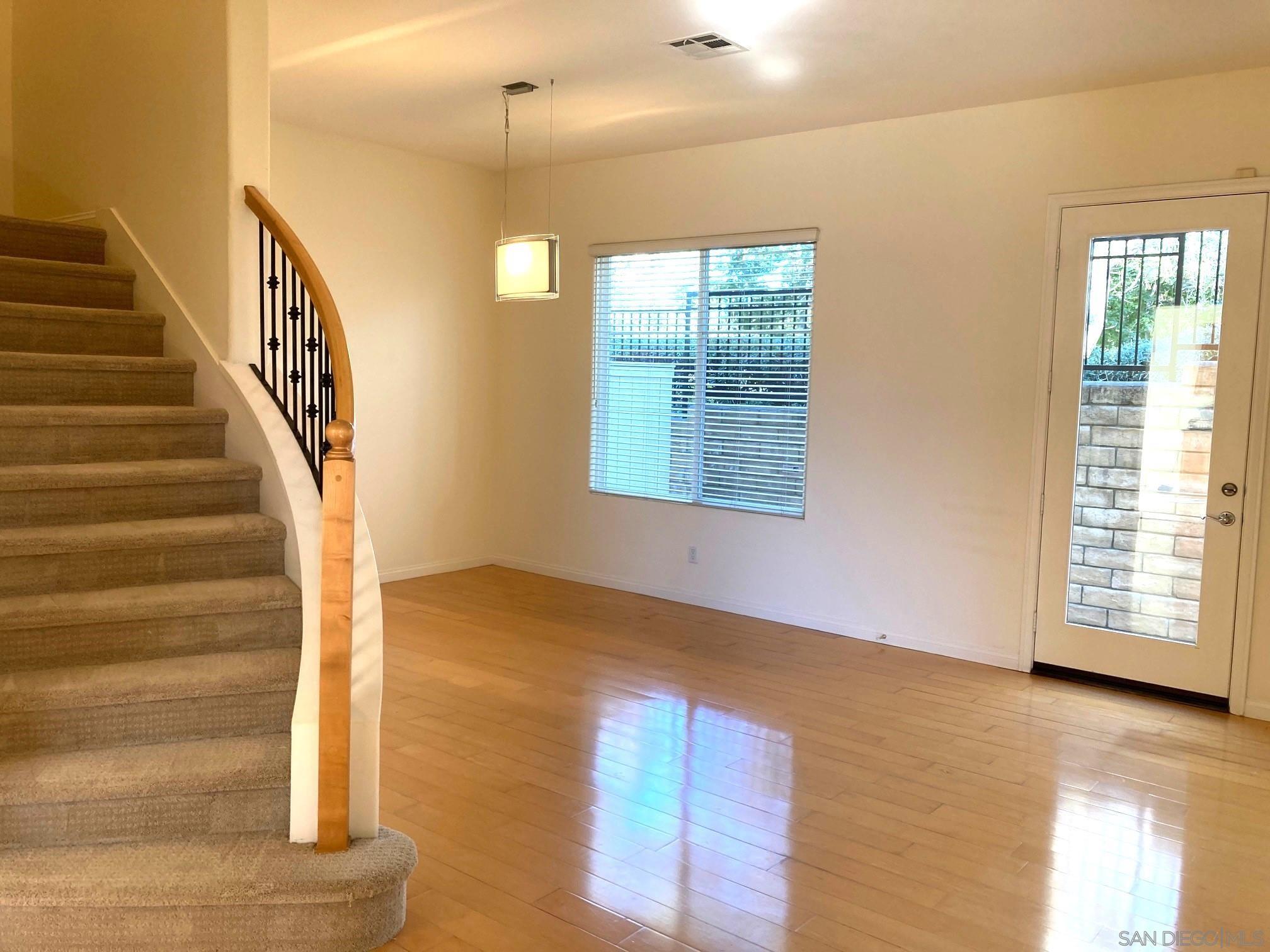 Detail Gallery Image 3 of 16 For 3872  Quarter Mile Drive, San Diego,  CA 92130 - 3 Beds | 2/1 Baths