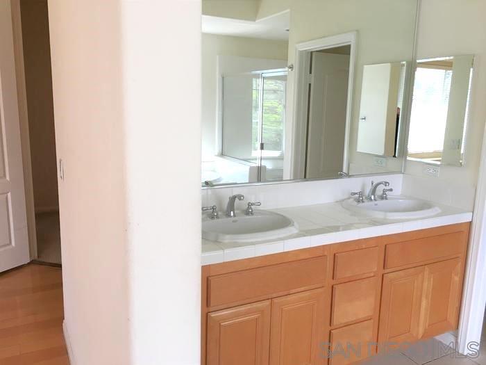 Detail Gallery Image 9 of 16 For 3872  Quarter Mile Drive, San Diego,  CA 92130 - 3 Beds | 2/1 Baths