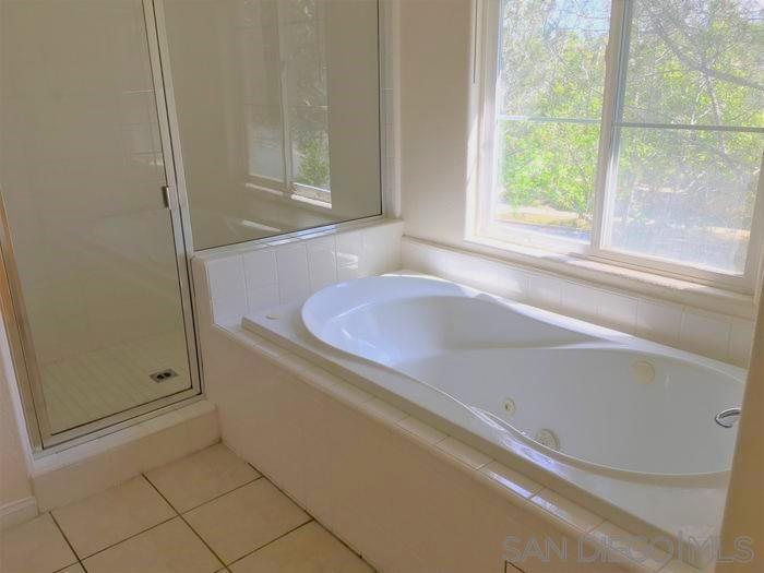 Detail Gallery Image 10 of 16 For 3872  Quarter Mile Drive, San Diego,  CA 92130 - 3 Beds | 2/1 Baths