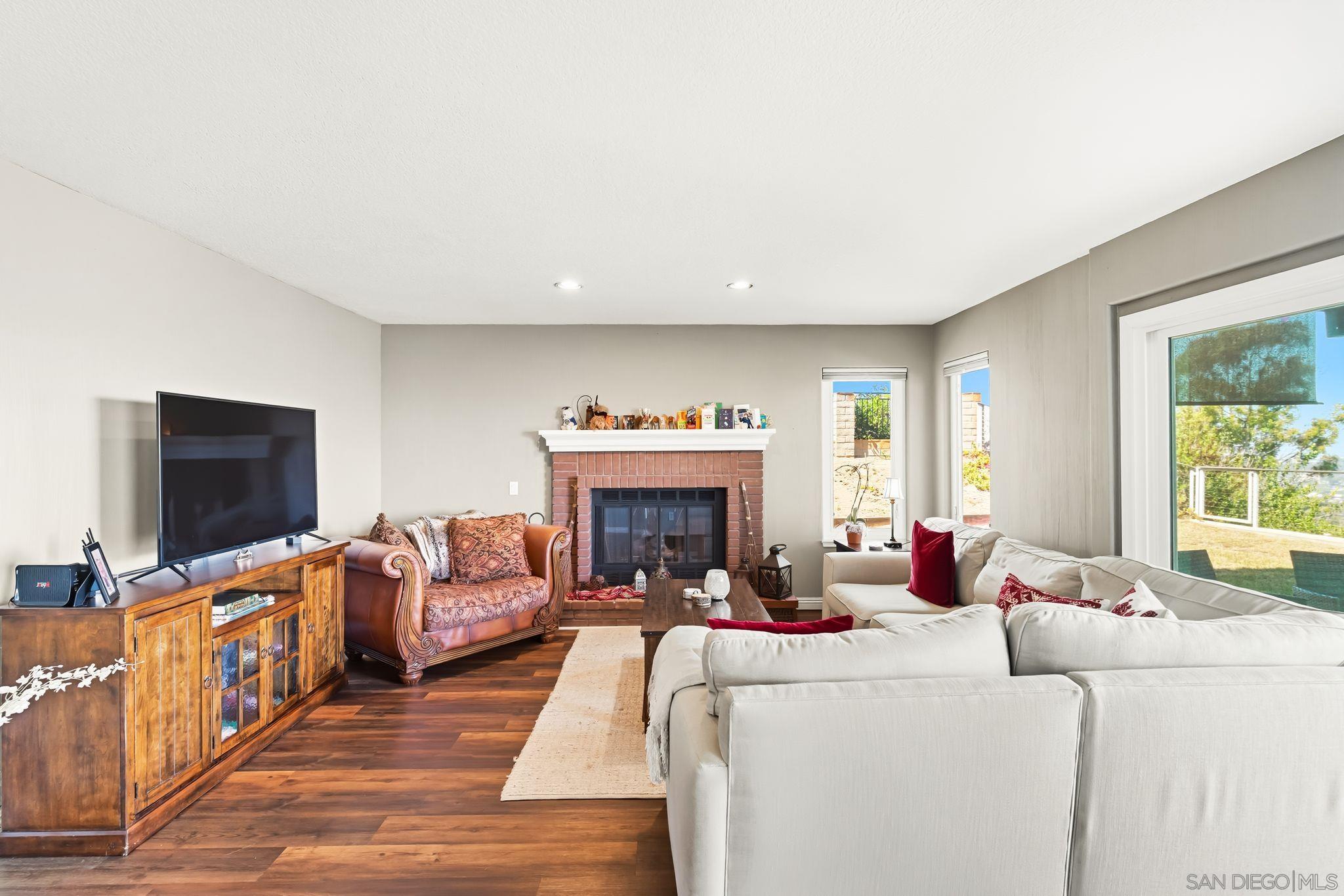 Detail Gallery Image 16 of 56 For 363  Surrey Dr, Bonita,  CA 91902 - 4 Beds | 3/1 Baths