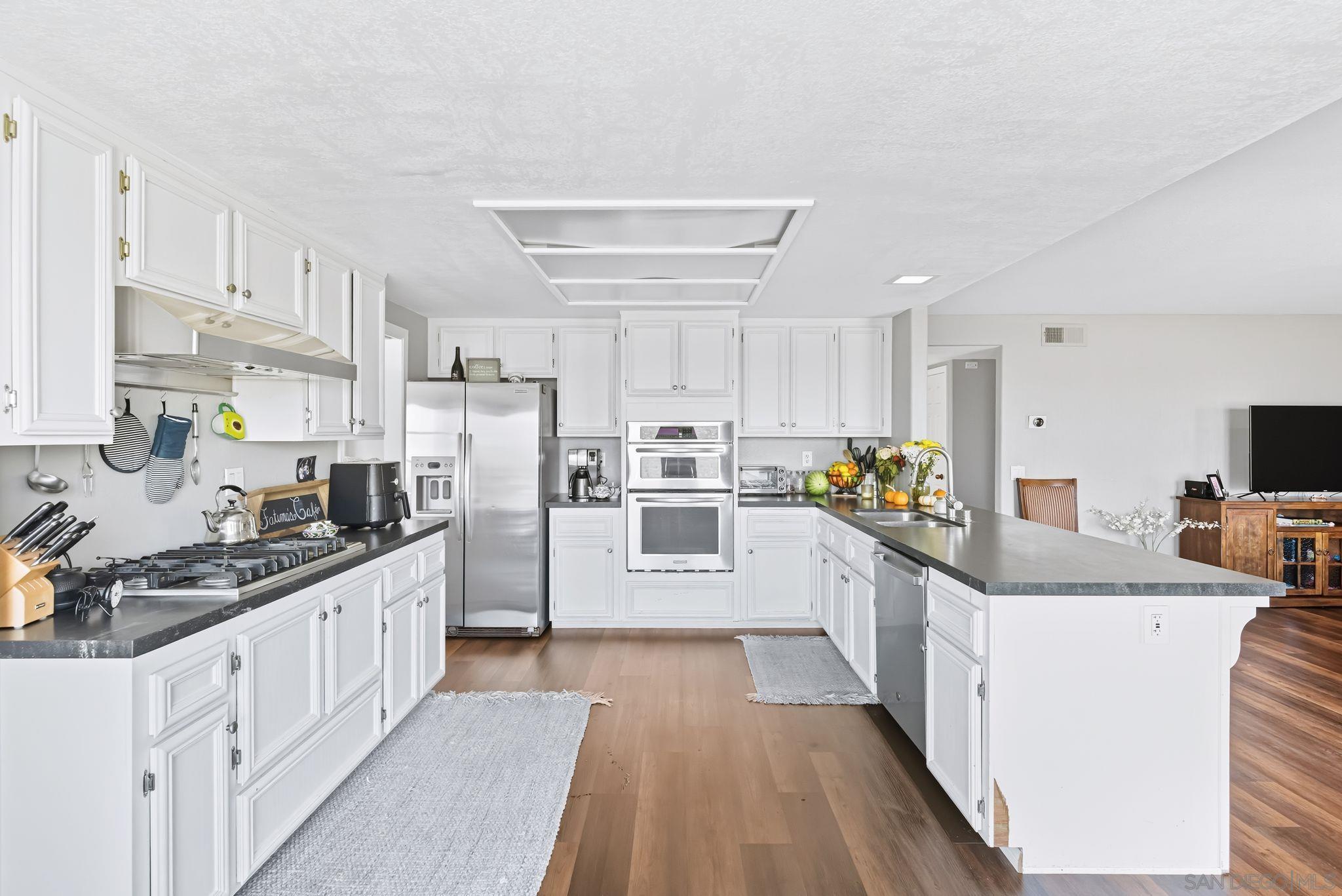 Detail Gallery Image 20 of 56 For 363  Surrey Dr, Bonita,  CA 91902 - 4 Beds | 3/1 Baths