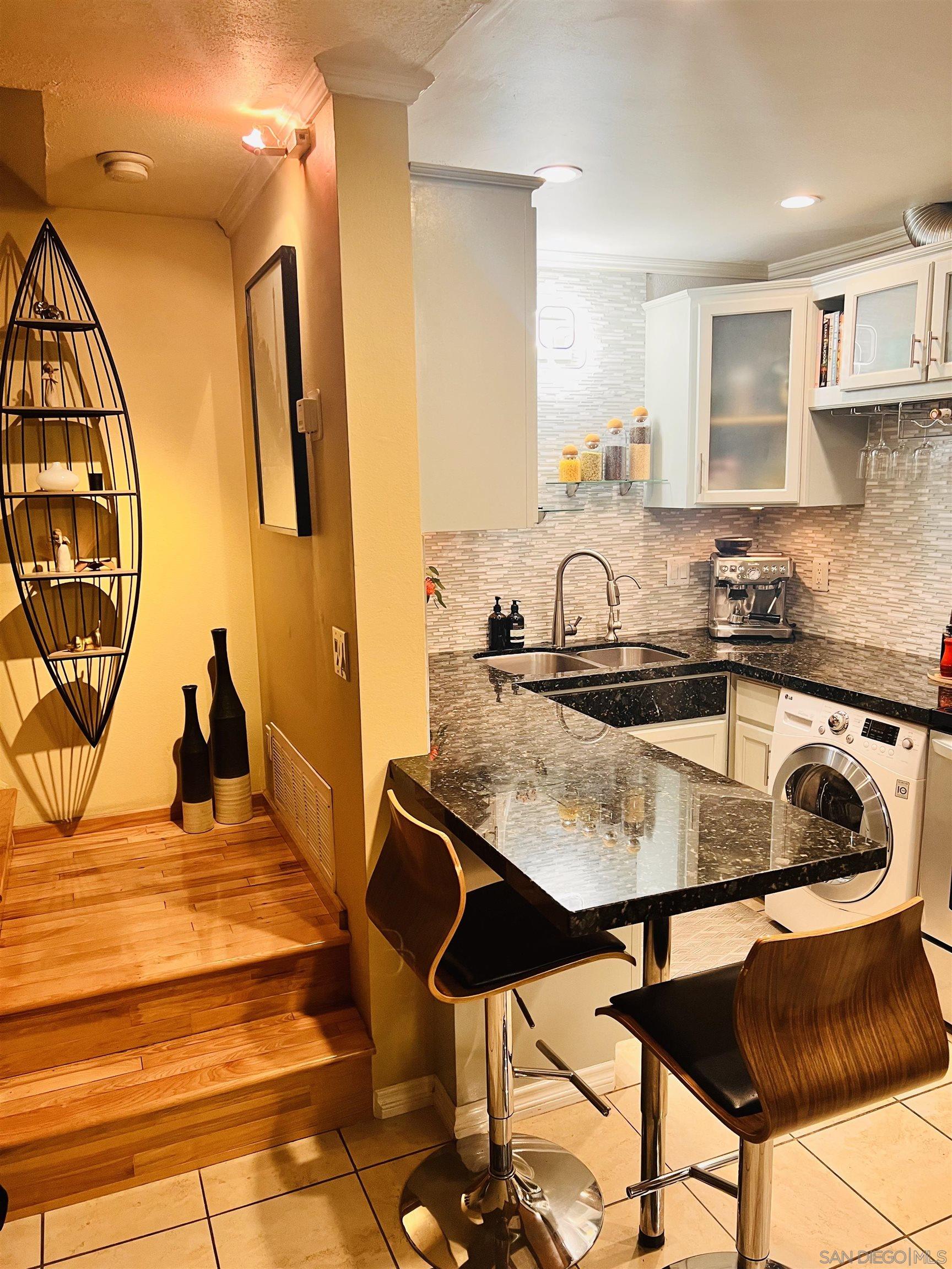 Detail Gallery Image 6 of 22 For 11020  via Parma, San Diego,  CA 92129 - 2 Beds | 1 Baths