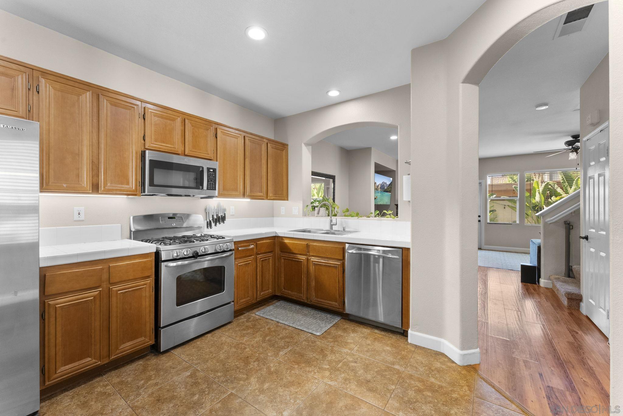 Detail Gallery Image 8 of 24 For 625  Sumner Way  #4,  Oceanside,  CA 92058 - 3 Beds | 2/1 Baths