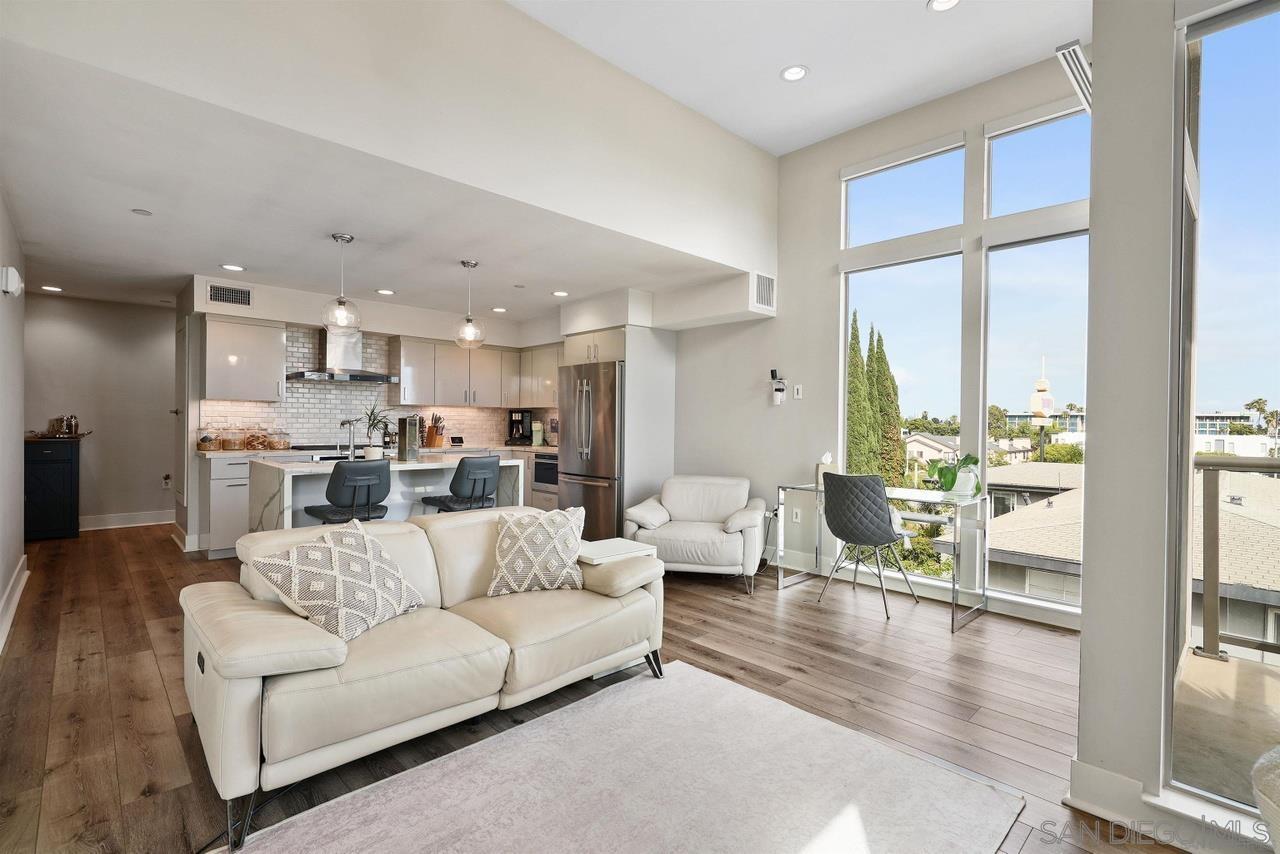 Detail Gallery Image 2 of 30 For 3030  Jarvis St  7, San Diego,  CA 92106 - 2 Beds | 2/1 Baths