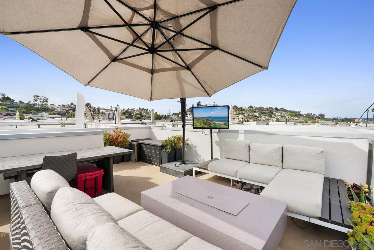 Detail Gallery Image 3 of 30 For 3030  Jarvis St  7, San Diego,  CA 92106 - 2 Beds | 2/1 Baths