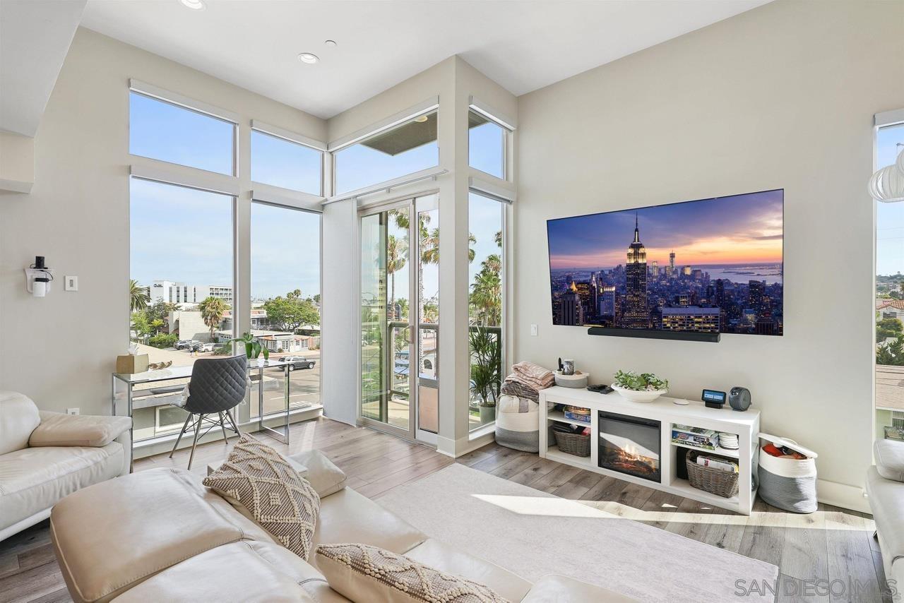 Detail Gallery Image 4 of 30 For 3030  Jarvis St  7, San Diego,  CA 92106 - 2 Beds | 2/1 Baths