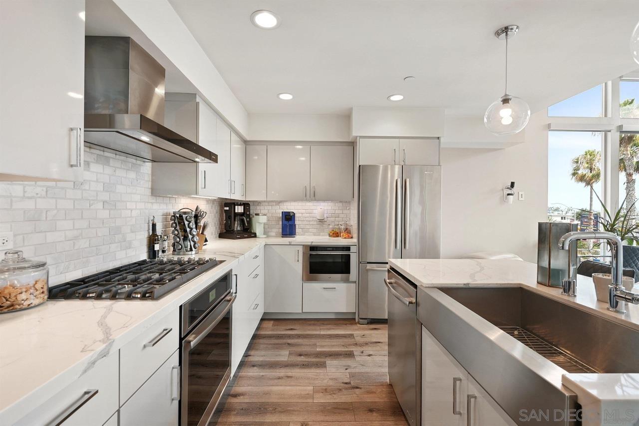 Detail Gallery Image 7 of 30 For 3030  Jarvis St  7, San Diego,  CA 92106 - 2 Beds | 2/1 Baths