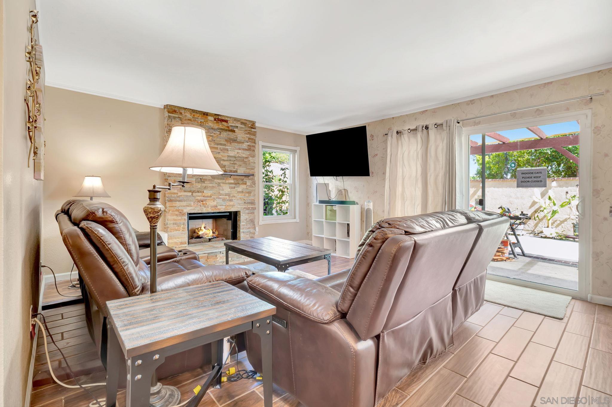 Detail Gallery Image 9 of 38 For 14125  Korrey Drive, San Diego,  CA 92129 - 4 Beds | 3 Baths