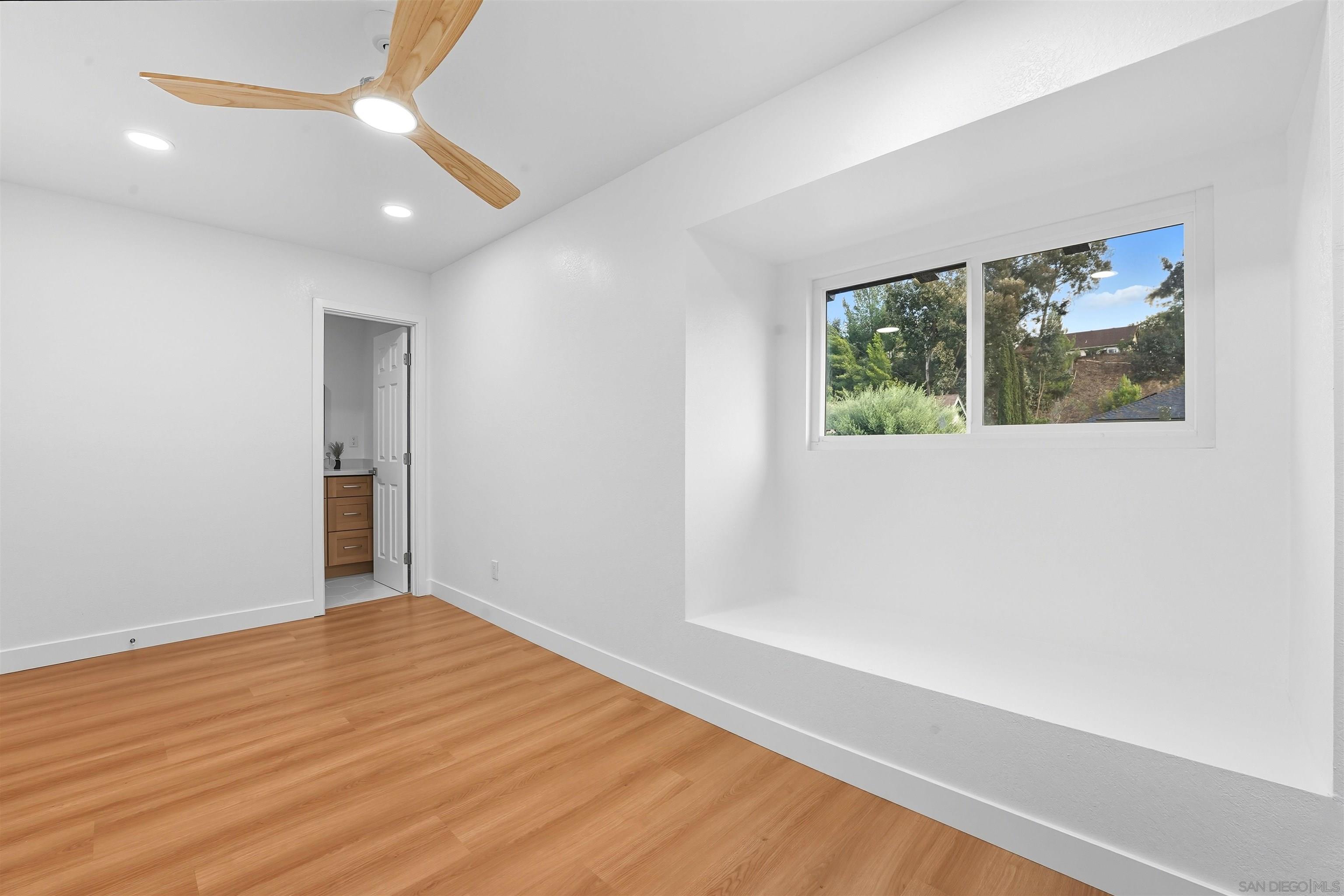 Detail Gallery Image 14 of 29 For 9562  Benavente St, San Diego,  CA 92129 - 5 Beds | 2/1 Baths