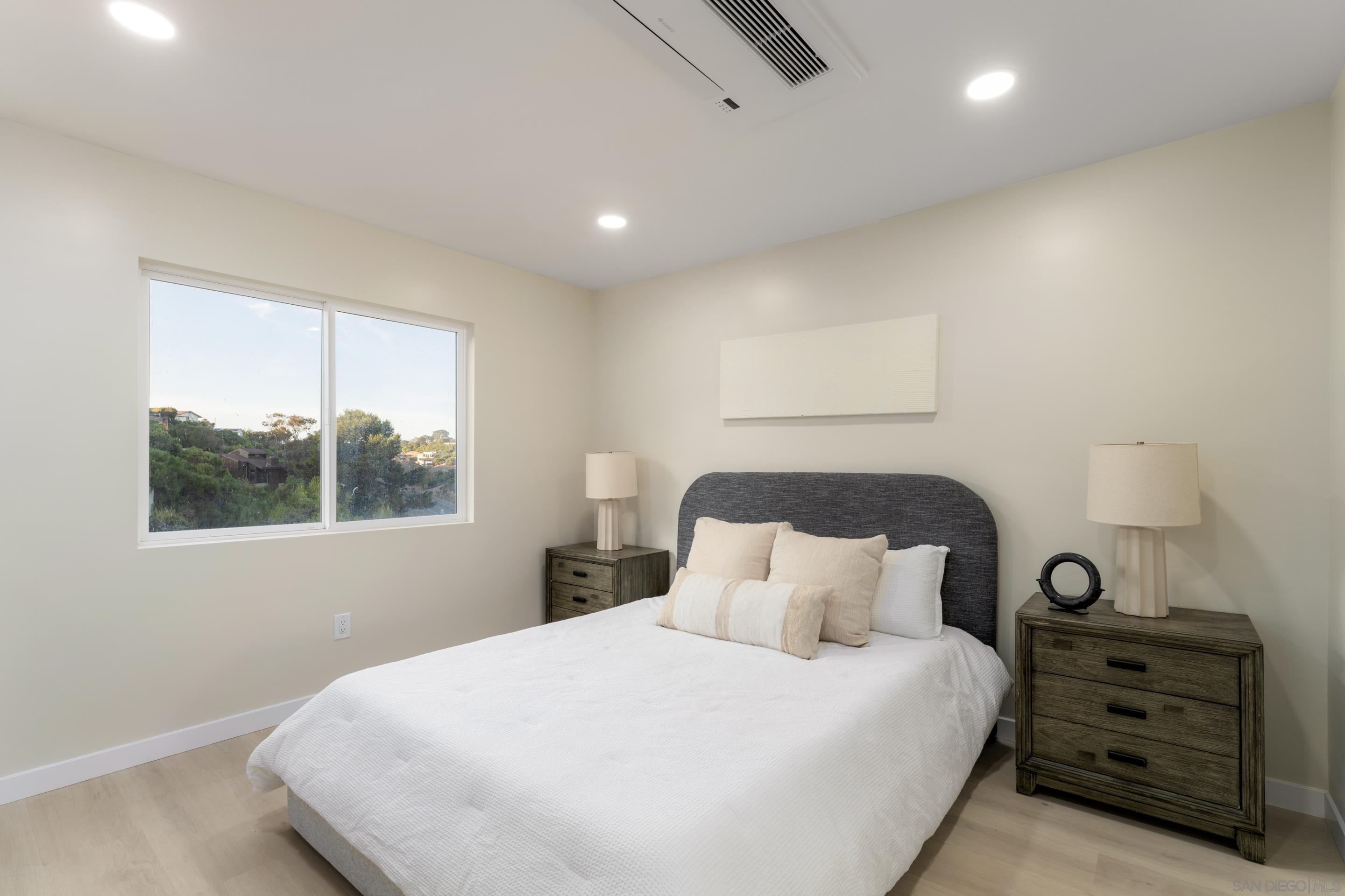 Detail Gallery Image 22 of 53 For 1161  Akron St, San Diego,  CA 92106 - 5 Beds | 4 Baths