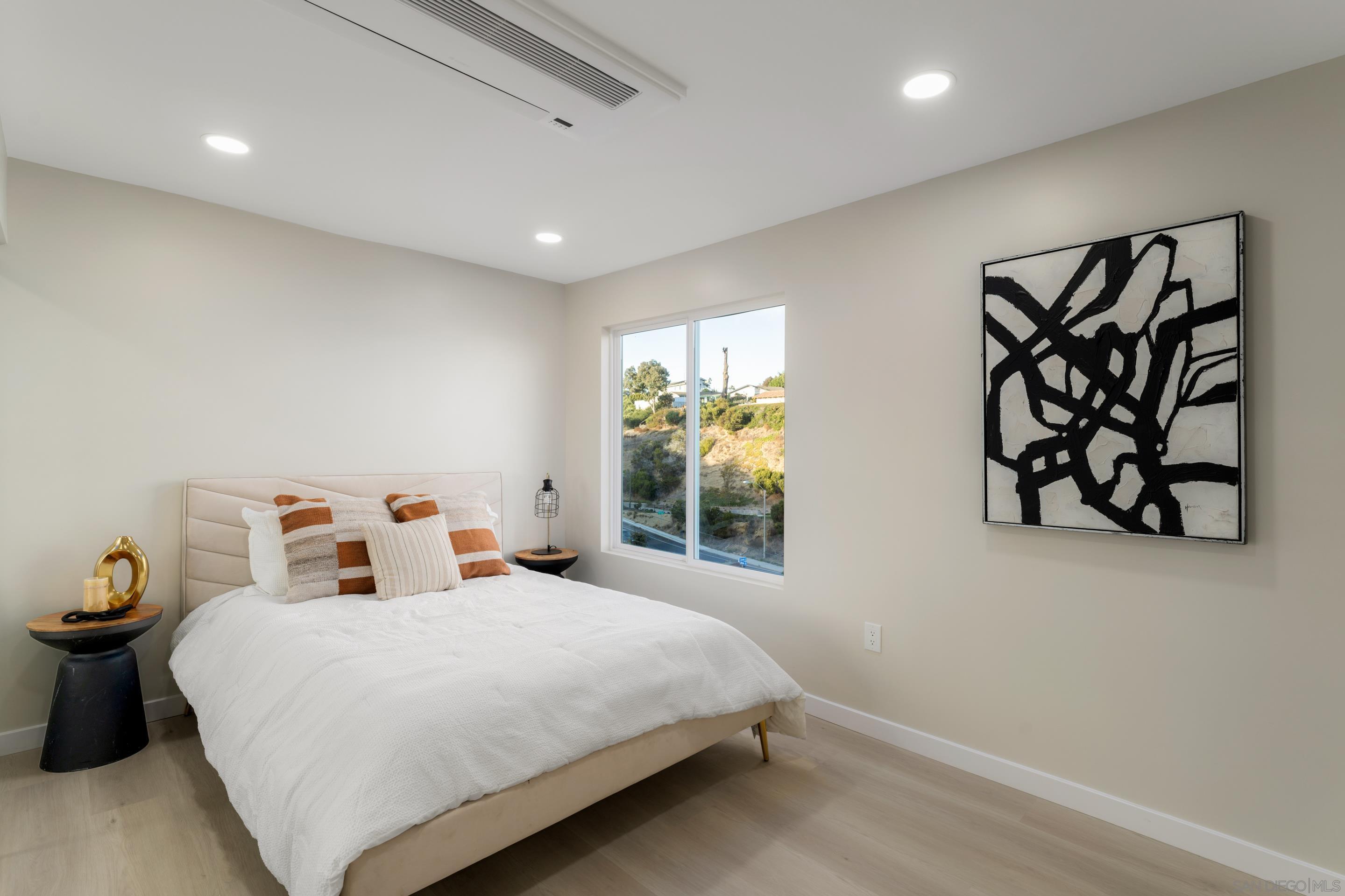 Detail Gallery Image 24 of 53 For 1161  Akron St, San Diego,  CA 92106 - 5 Beds | 4 Baths