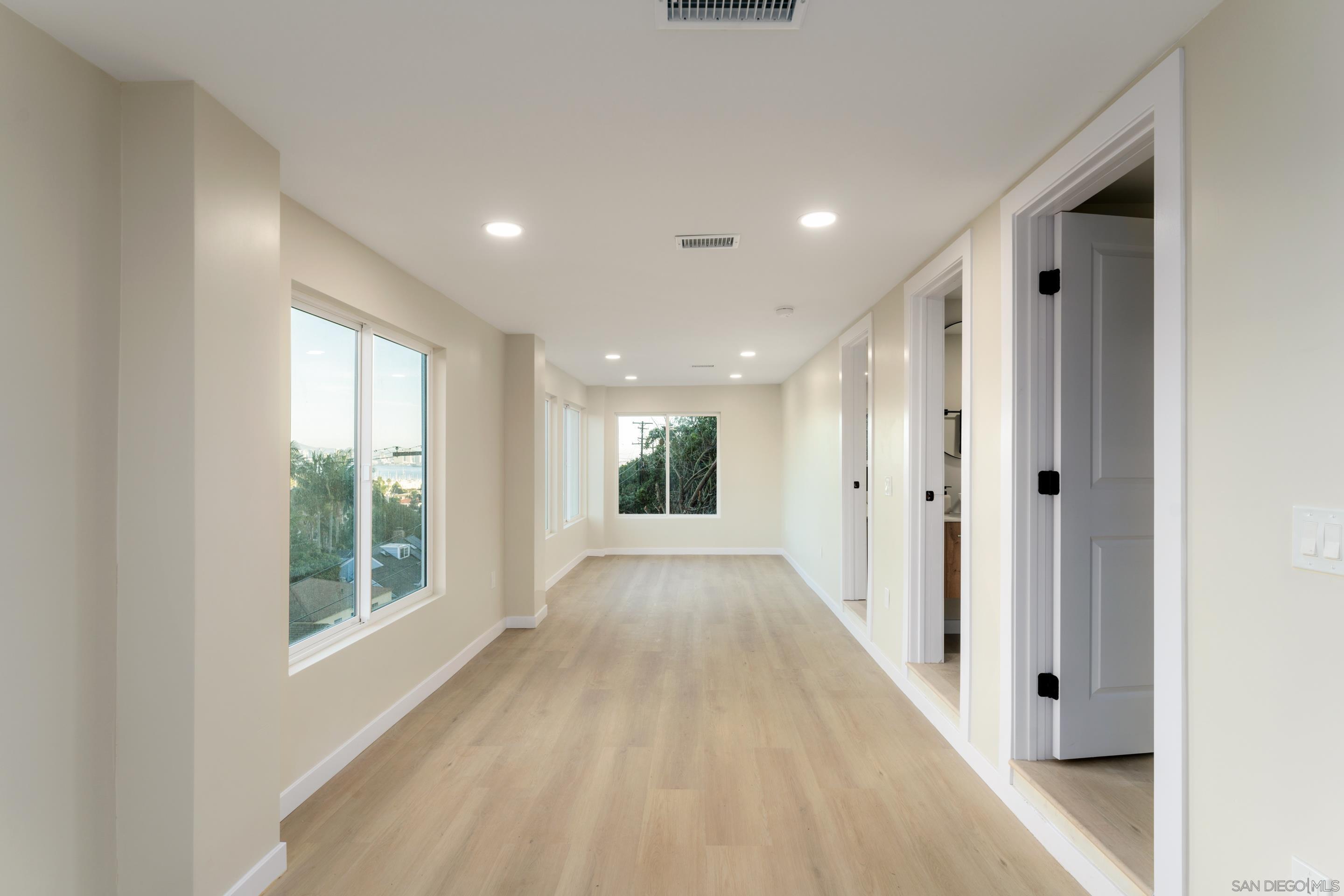 Detail Gallery Image 32 of 53 For 1161  Akron St, San Diego,  CA 92106 - 5 Beds | 4 Baths