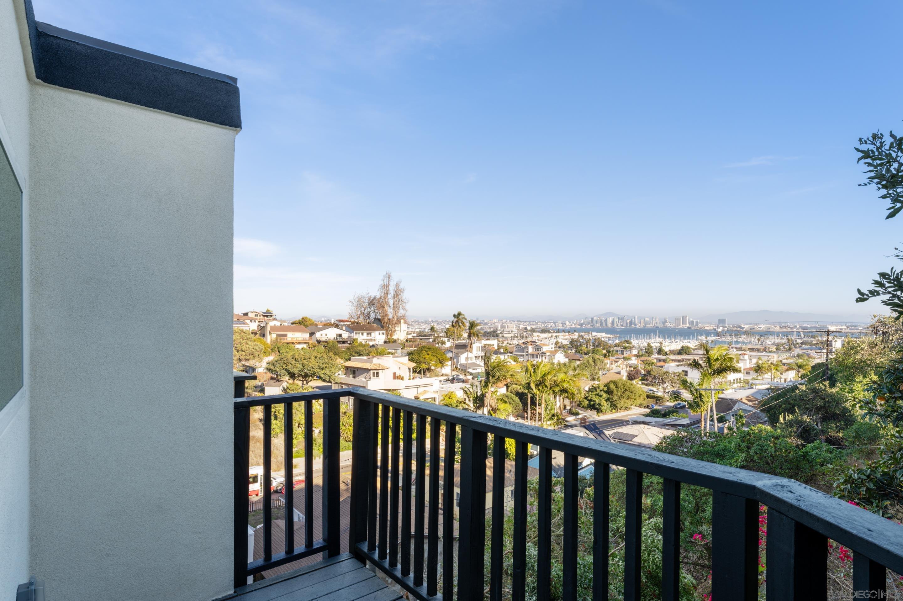 Detail Gallery Image 35 of 53 For 1161  Akron St, San Diego,  CA 92106 - 5 Beds | 4 Baths