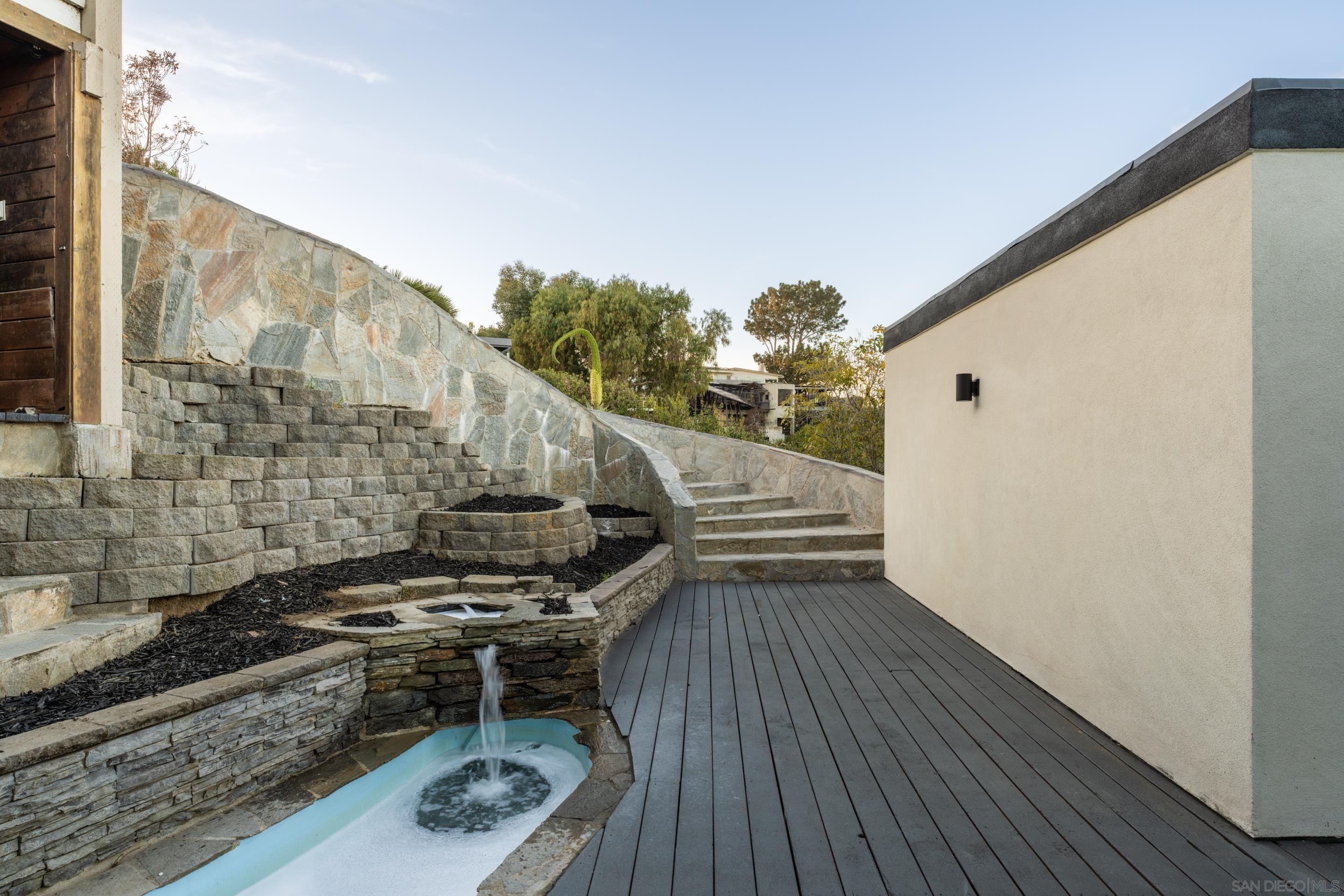 Detail Gallery Image 36 of 53 For 1161  Akron St, San Diego,  CA 92106 - 5 Beds | 4 Baths