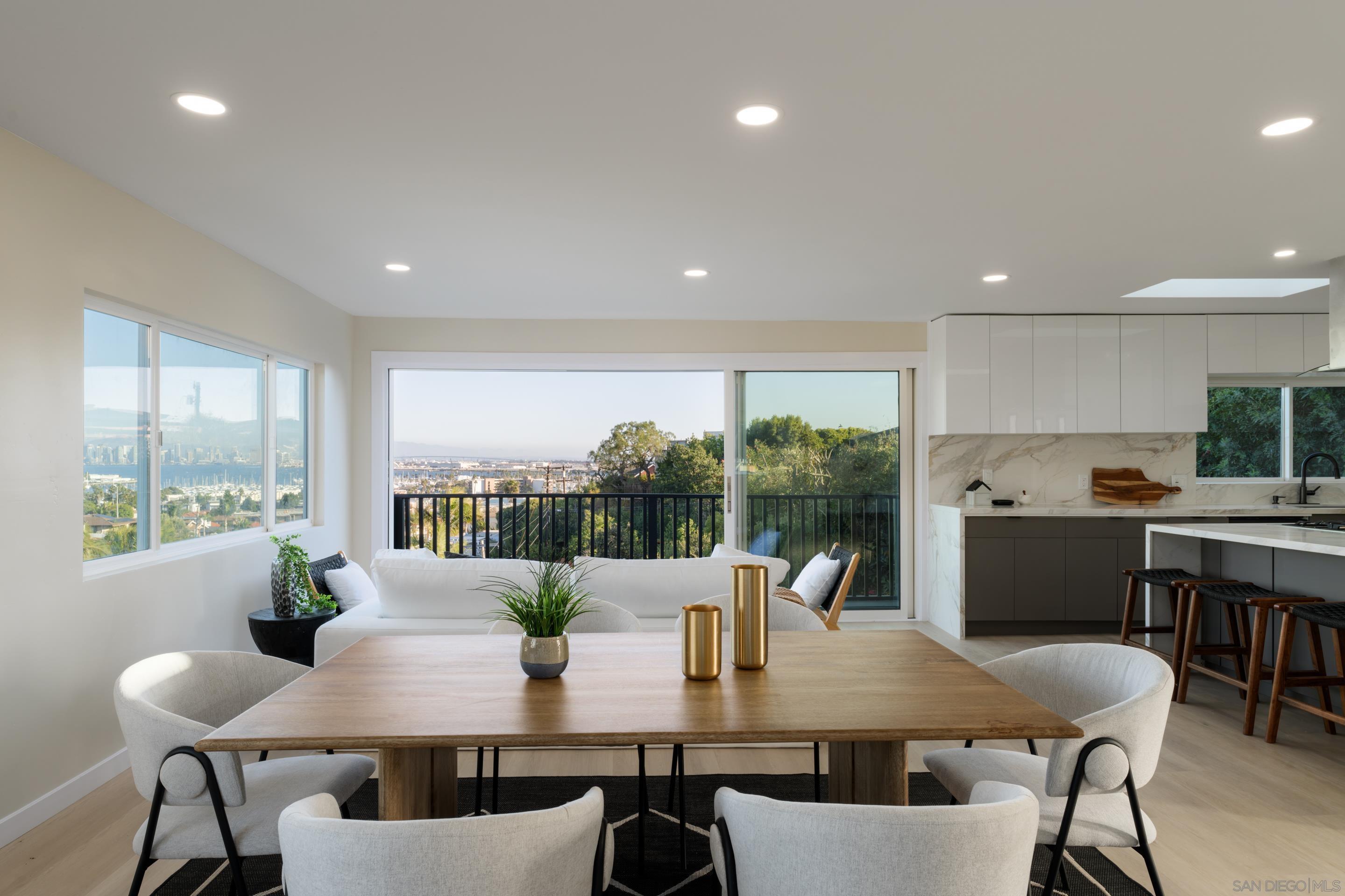 Detail Gallery Image 7 of 53 For 1161  Akron St, San Diego,  CA 92106 - 5 Beds | 4 Baths