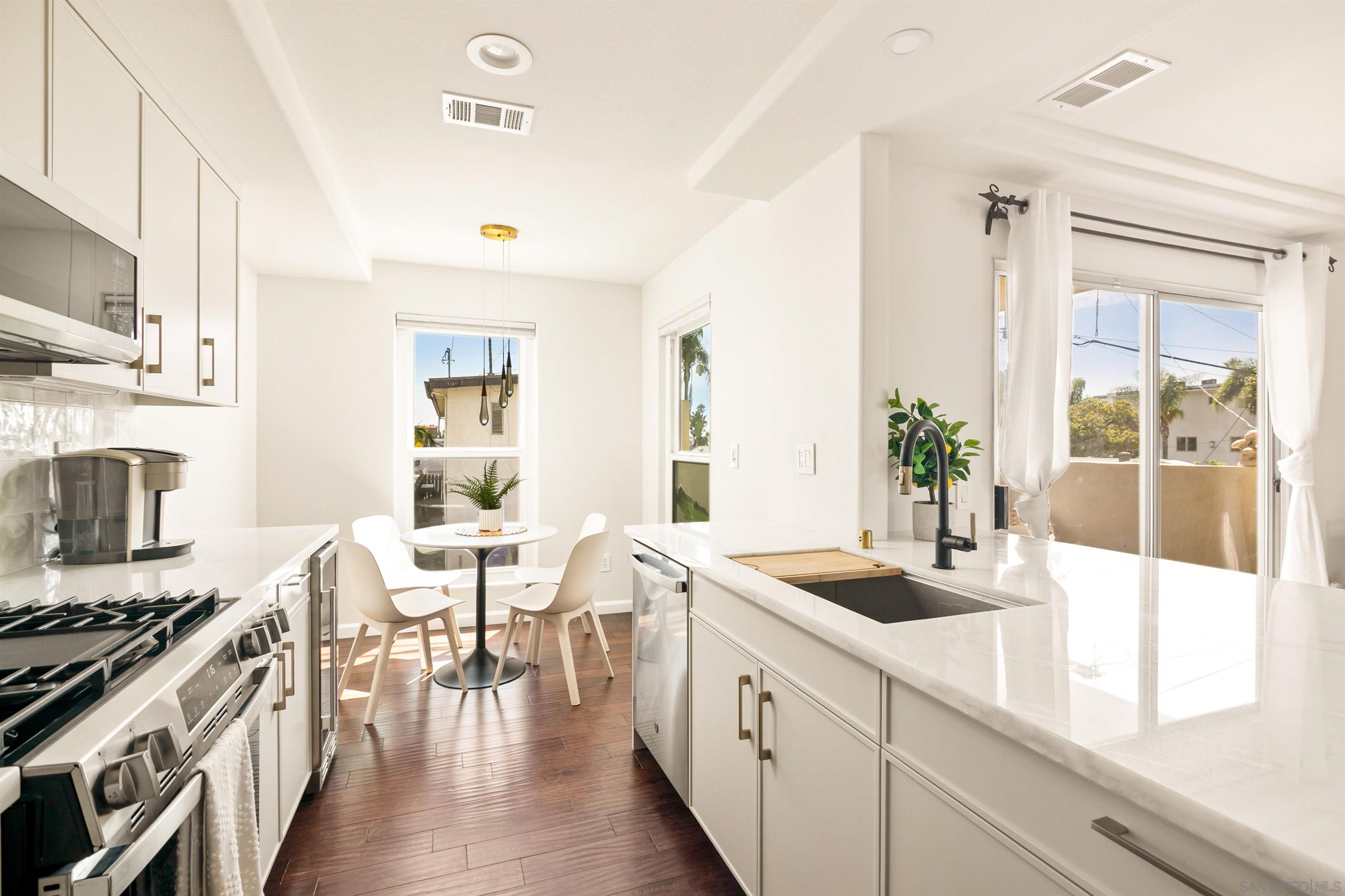 Front Image Thumbnail for SD250039949