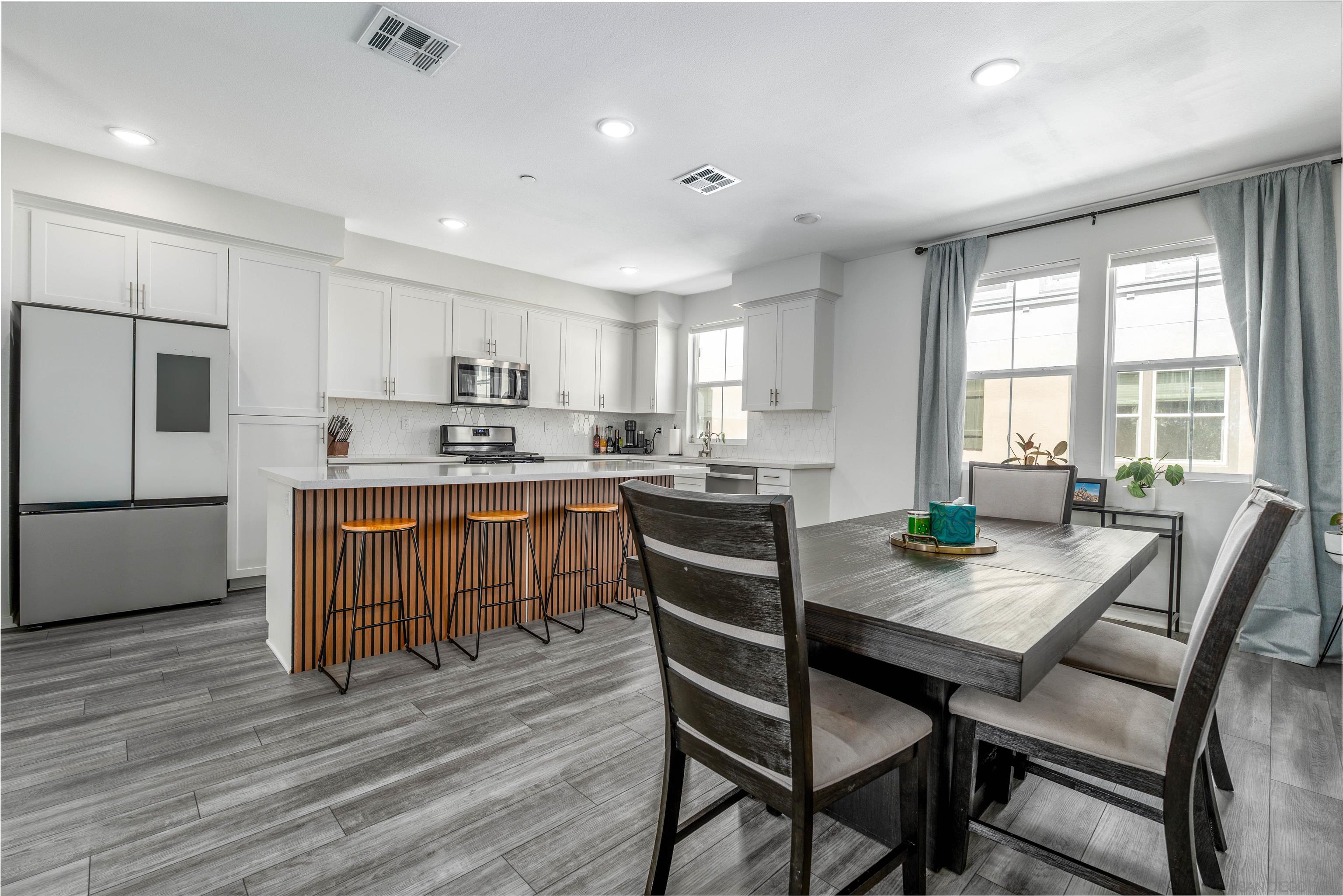 Front Image Thumbnail for SD250039965