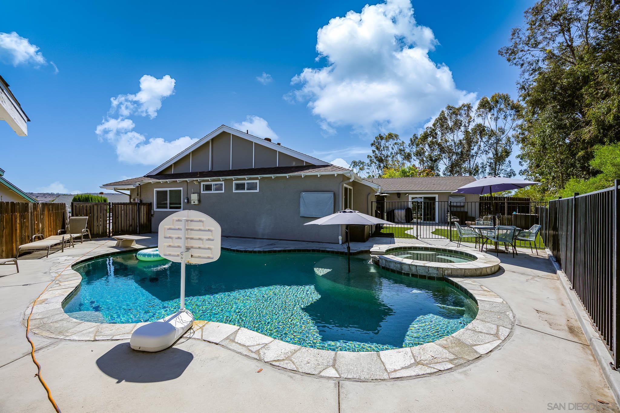 Detail Gallery Image 33 of 46 For 13306  Tawanka Dr, Poway,  CA 92064 - 5 Beds | 2/1 Baths