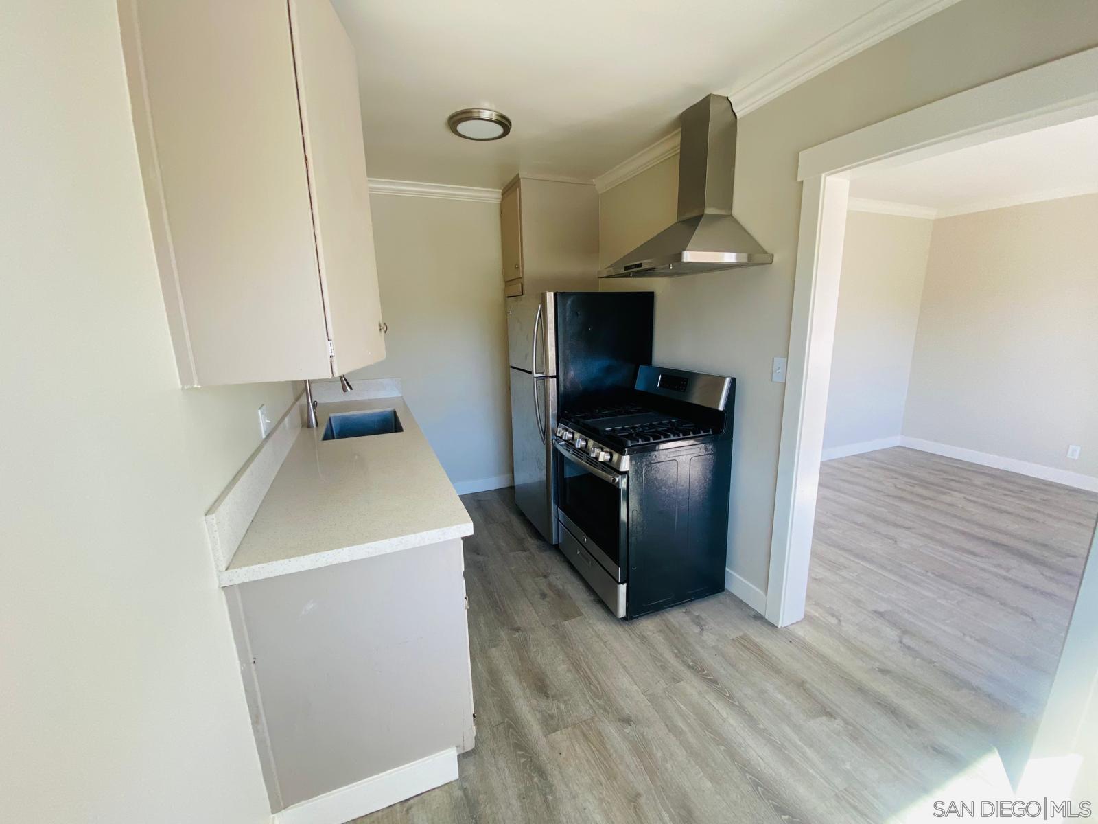 Detail Gallery Image 5 of 8 For 297 S Mollison Ave, El Cajon,  CA 92020 - 1 Beds | 1 Baths