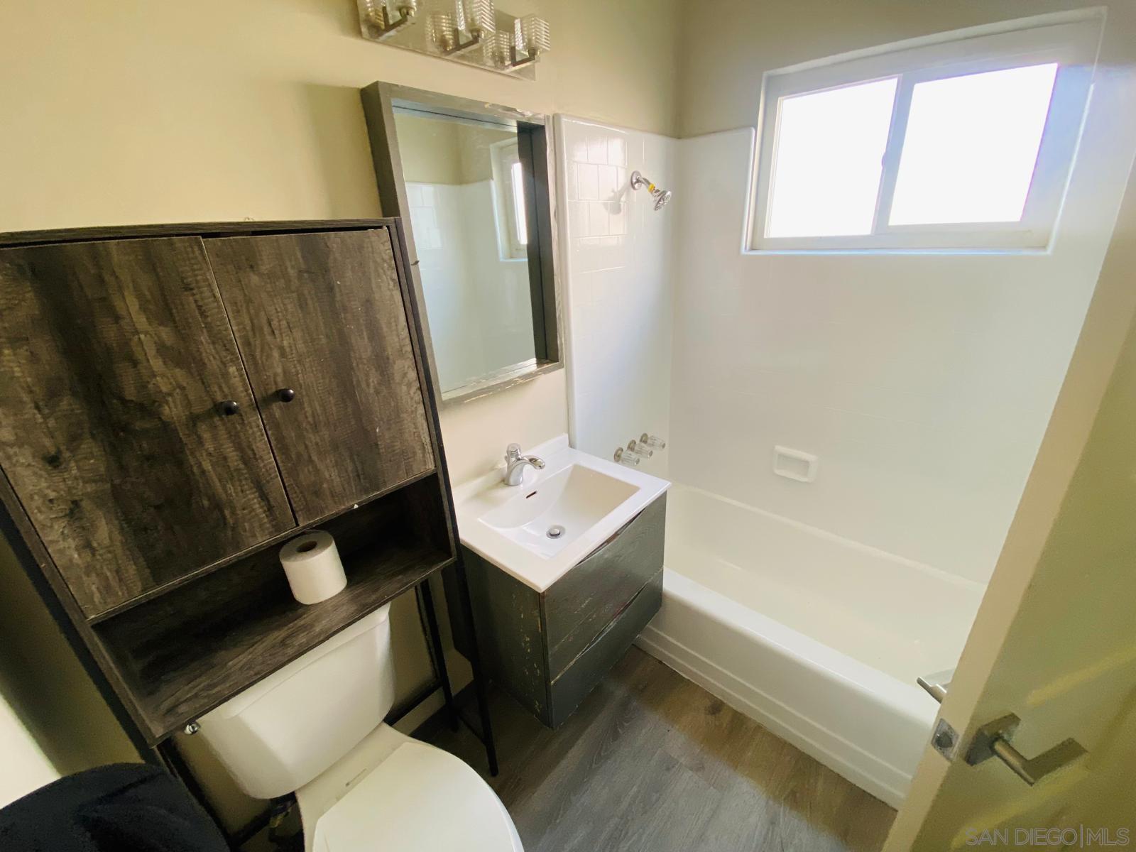 Detail Gallery Image 8 of 8 For 297 S Mollison Ave, El Cajon,  CA 92020 - 1 Beds | 1 Baths