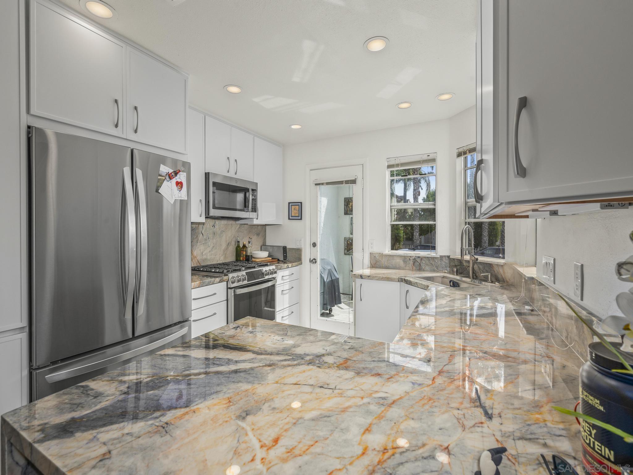 Front Image Thumbnail for SD250040082