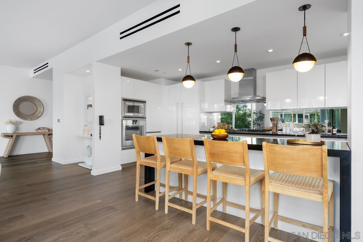 Detail Gallery Image 4 of 43 For 9000 W 3rd  201, Los Angeles,  CA 90048 - 2 Beds | 2 Baths