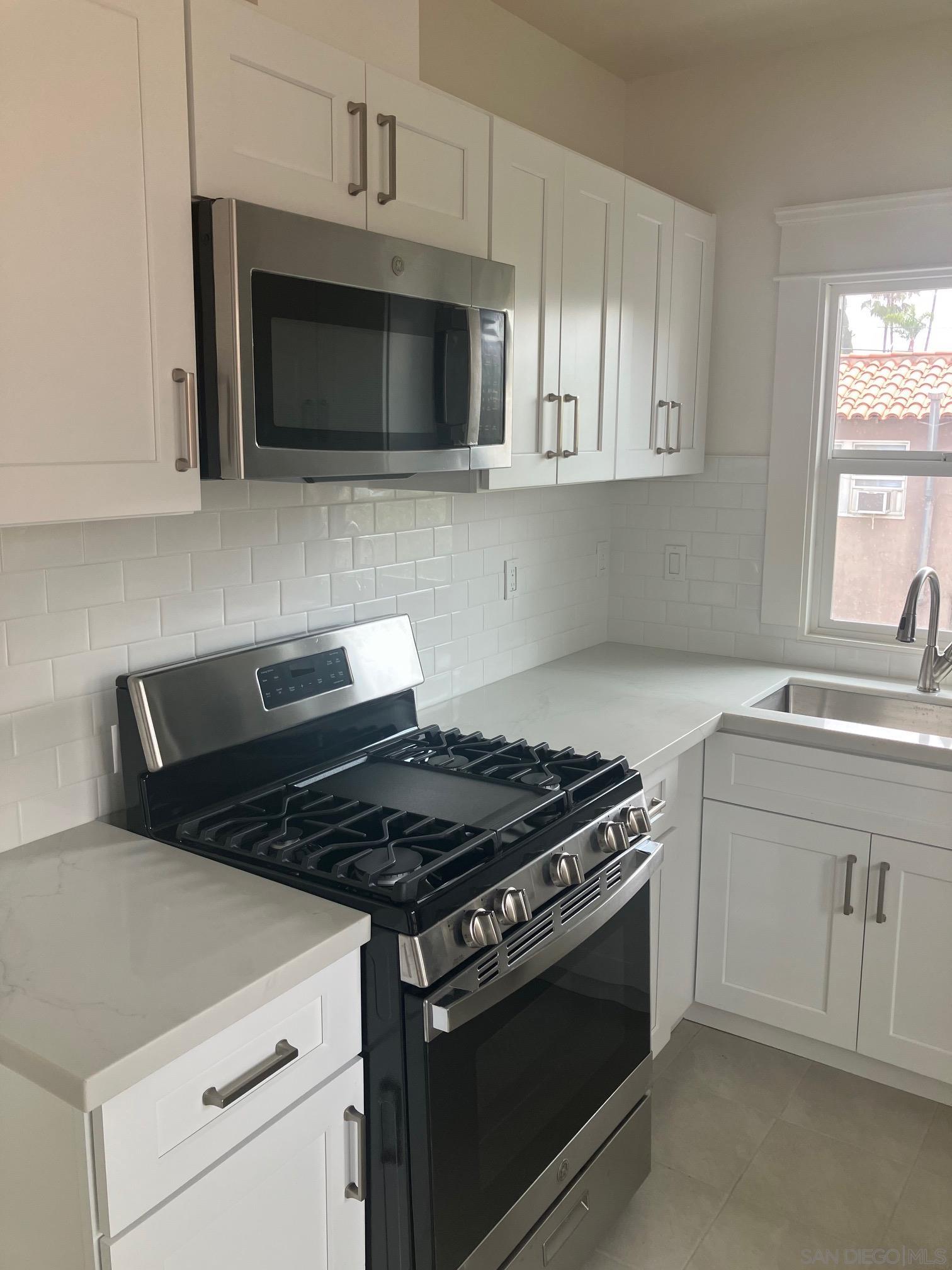 Detail Gallery Image 2 of 4 For 3965  Normal, San Diego,  CA 92103 - 1 Beds | 1 Baths