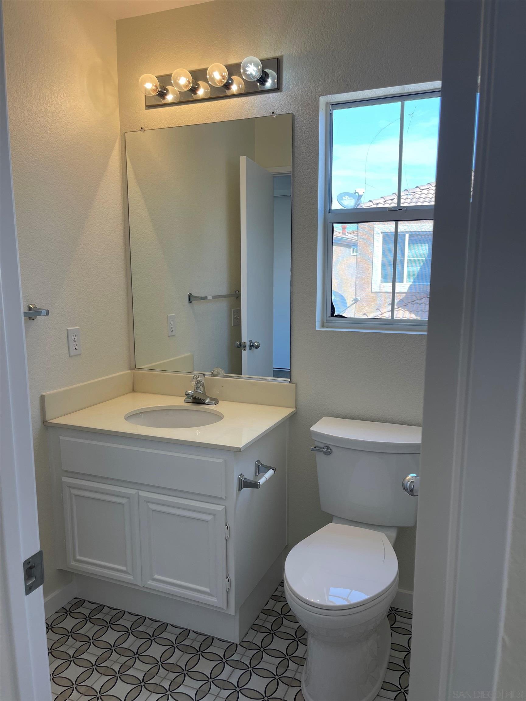 Detail Gallery Image 26 of 48 For 811  Caminito Estrella, Chula Vista,  CA 91910 - 3 Beds | 2/1 Baths