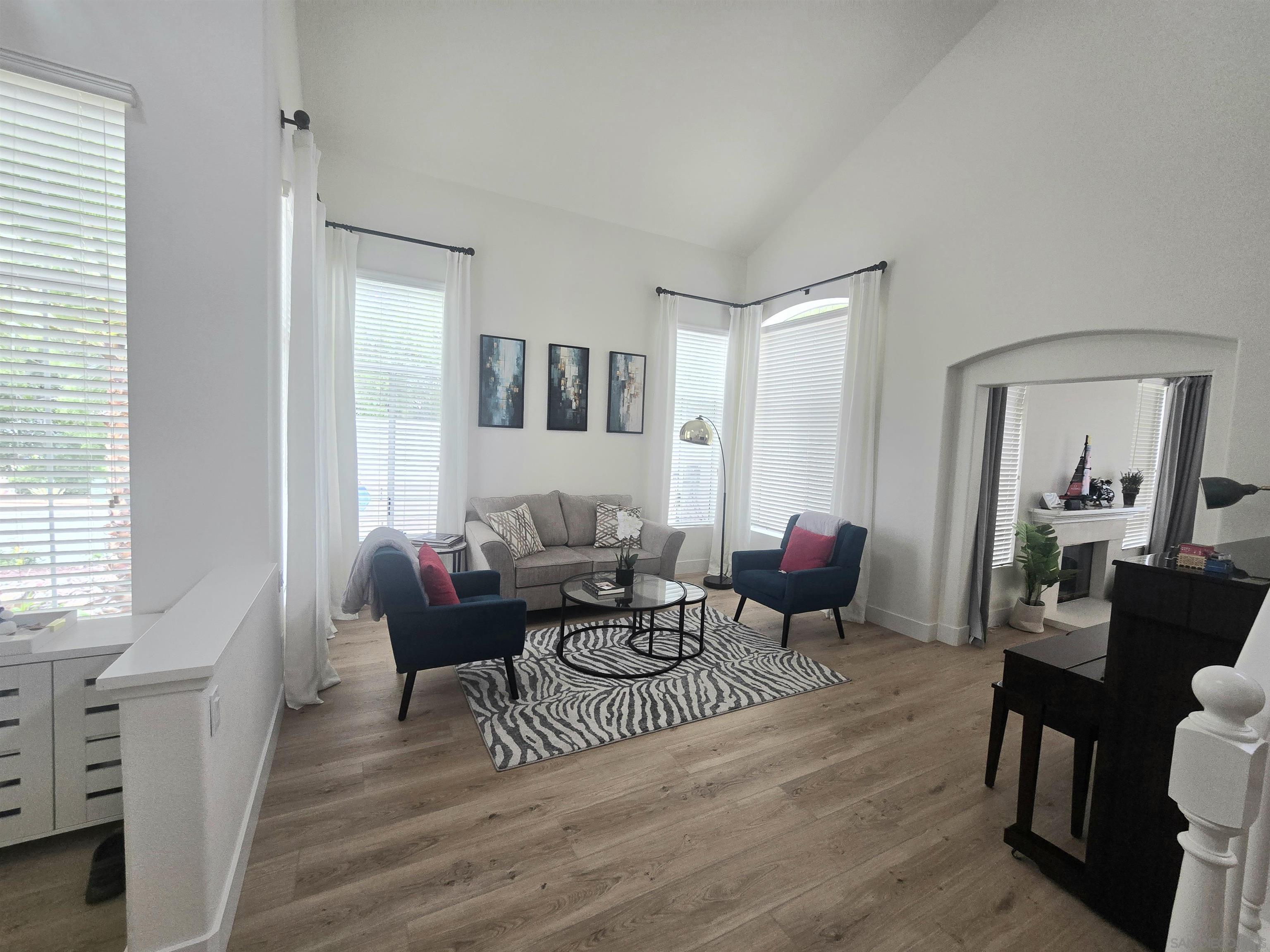 Detail Gallery Image 3 of 26 For 4802  Baroque Ter, Oceanside,  CA 92057 - 4 Beds | 3 Baths