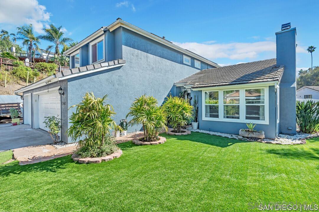 Detail Gallery Image 2 of 41 For 1507  Phillips St, Vista,  CA 92083 - 5 Beds | 2/1 Baths