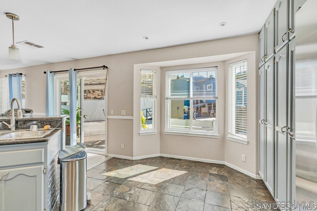 Detail Gallery Image 11 of 41 For 1507  Phillips St, Vista,  CA 92083 - 5 Beds | 2/1 Baths